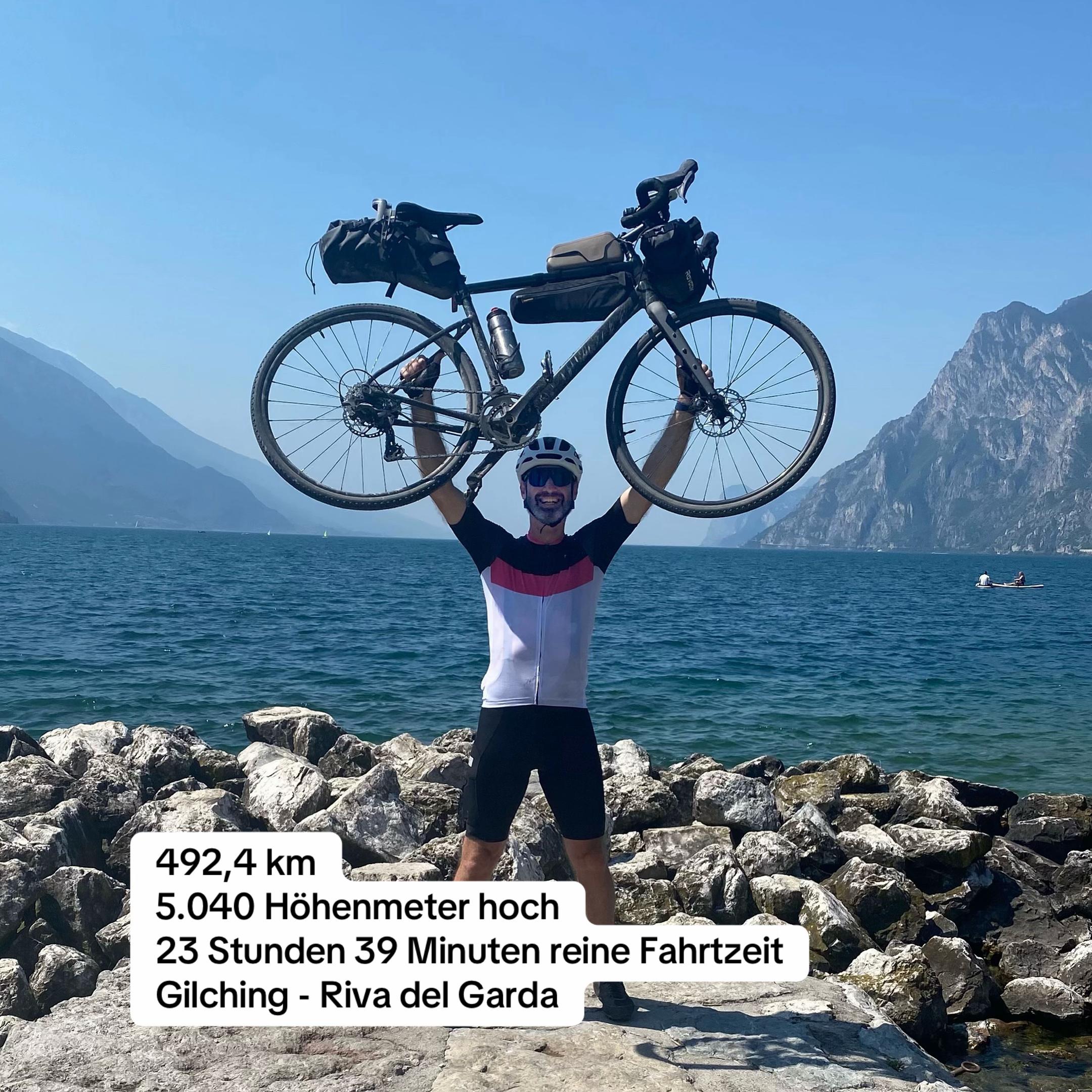 @Alter Mann mit Bike