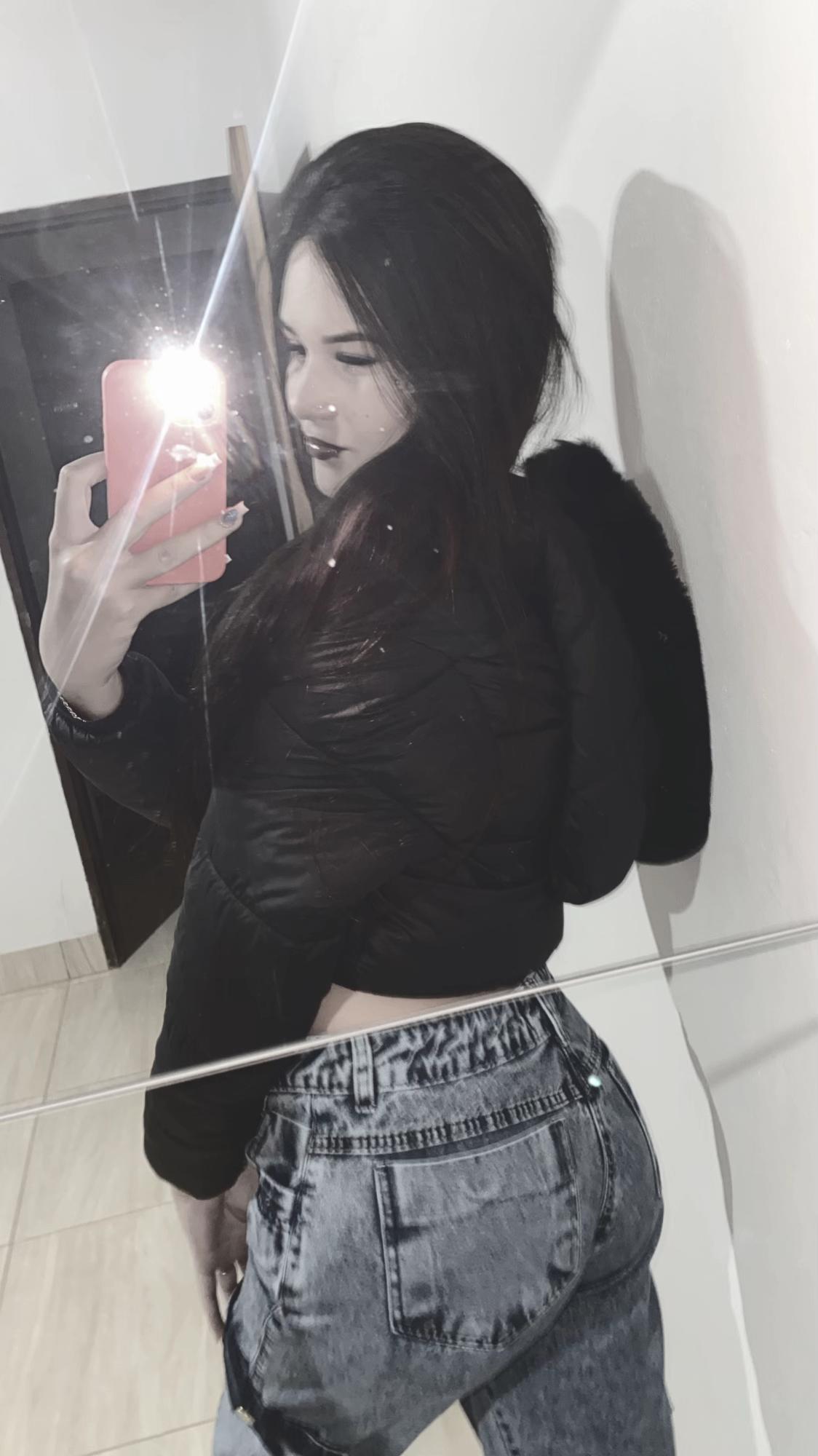 @julia vit&oacute;ria