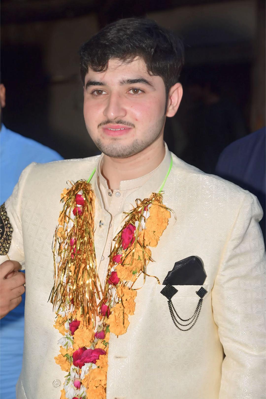 @🫠 GULLU BHAI 🩷