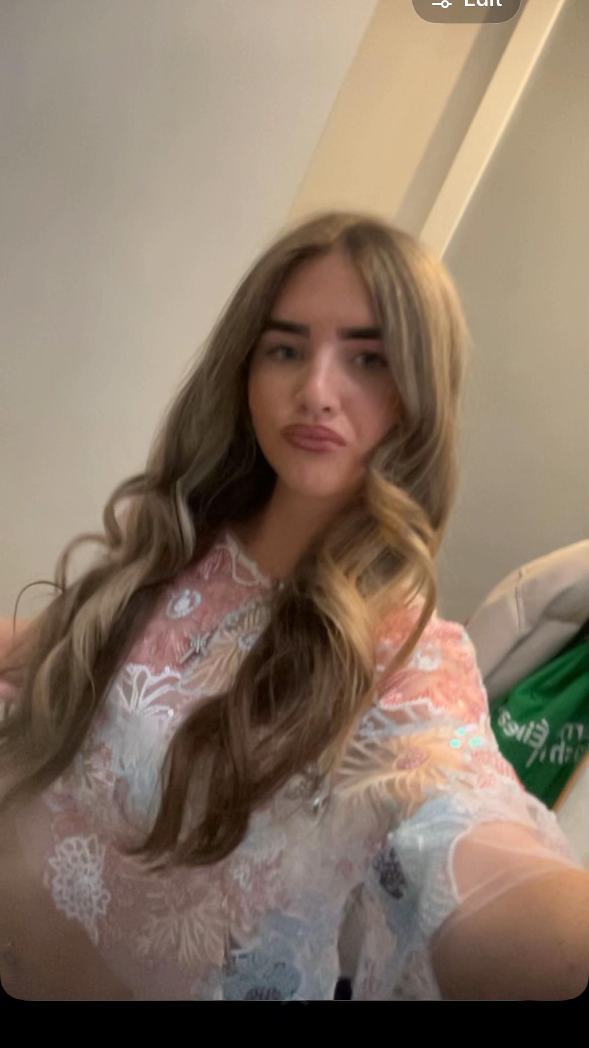 @hollyjenningsxx