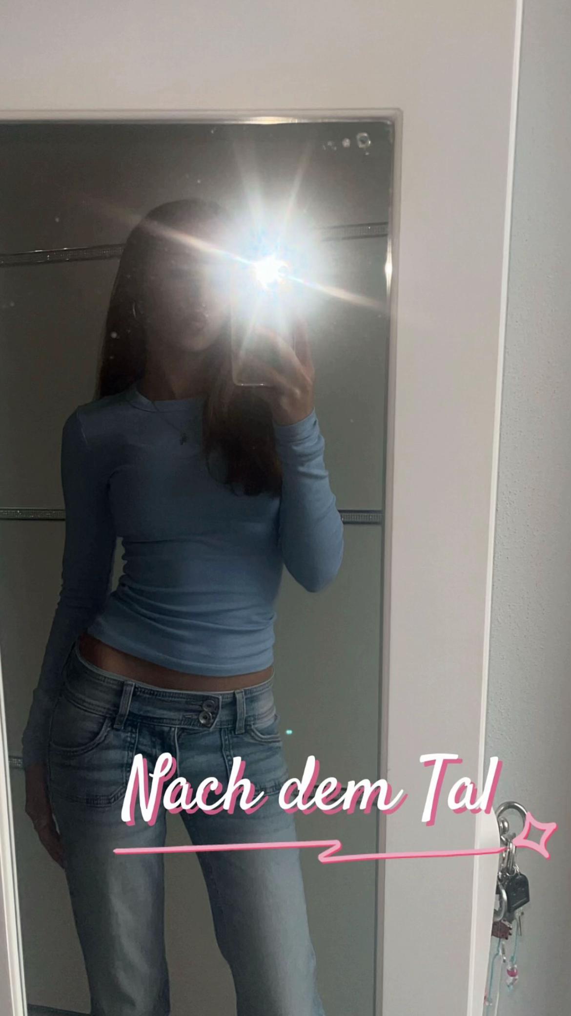 @Laraaa