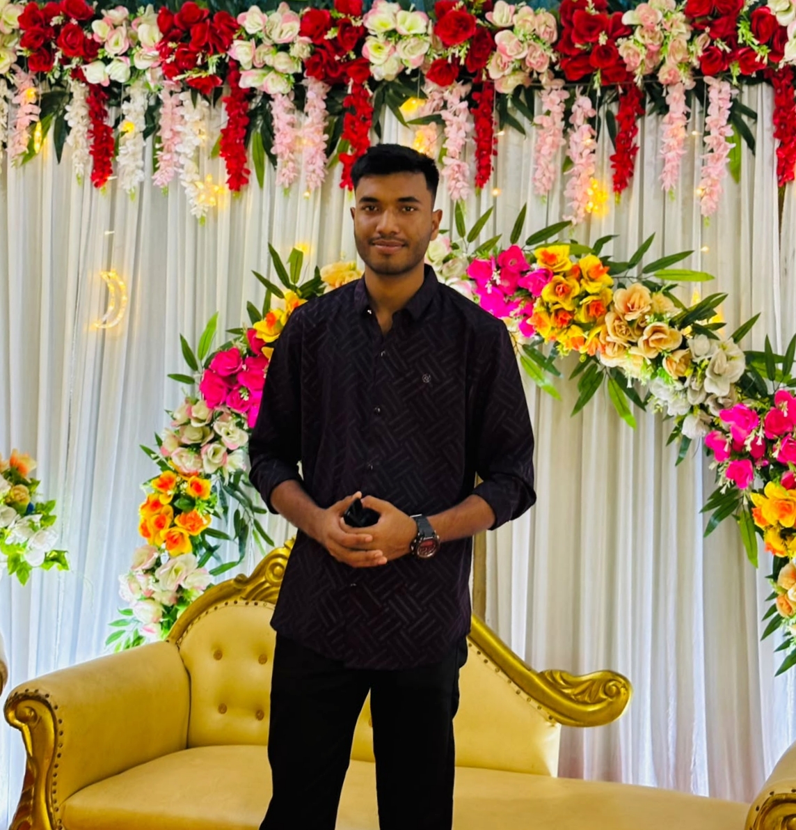 @𝑴𝒓.𝑺𝒐𝒖𝒓𝒂𝒗🇧🇩