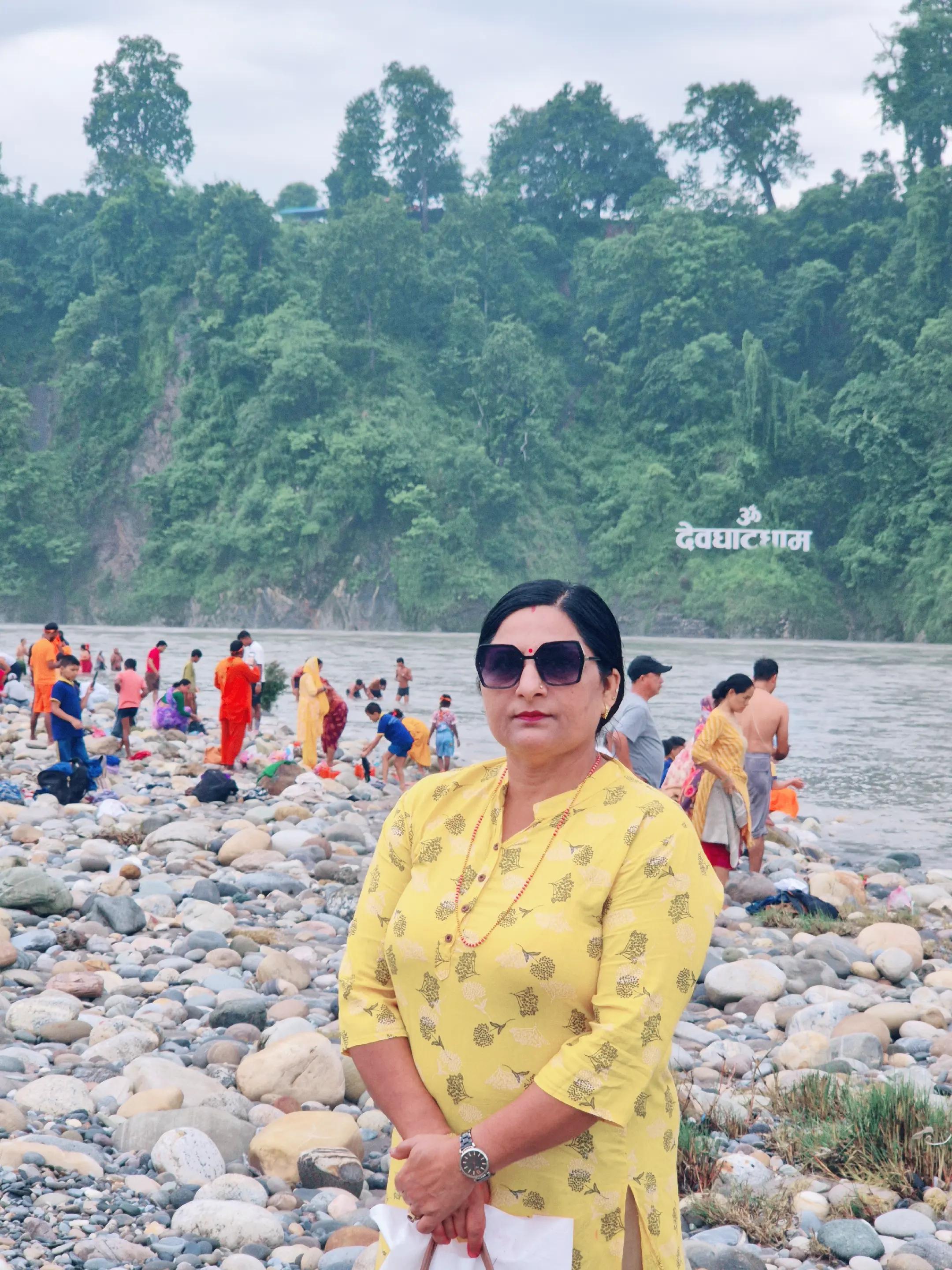 @फेशबूक फेन्सी पर्सा चितवन