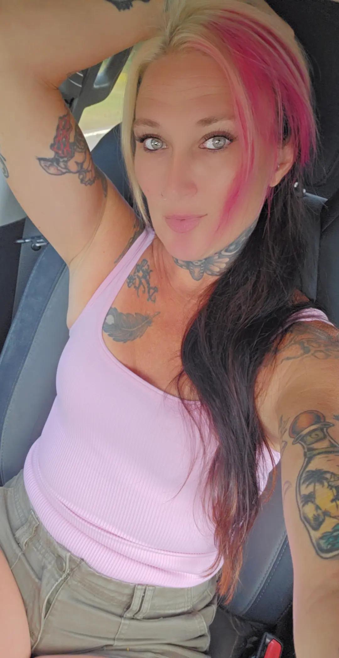 @🍍yagirlTrouble83🍍