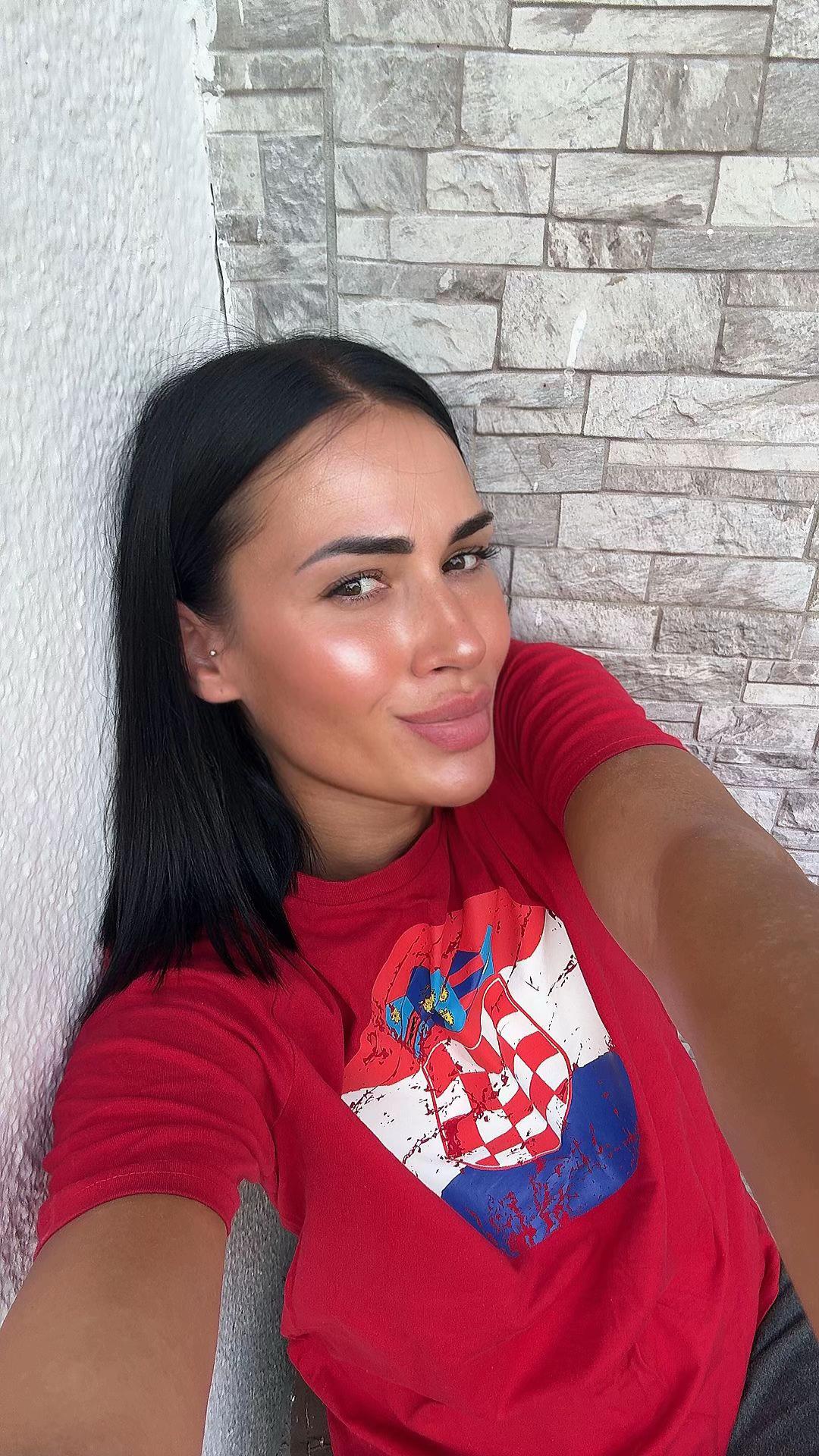 @Ana Grozdanović