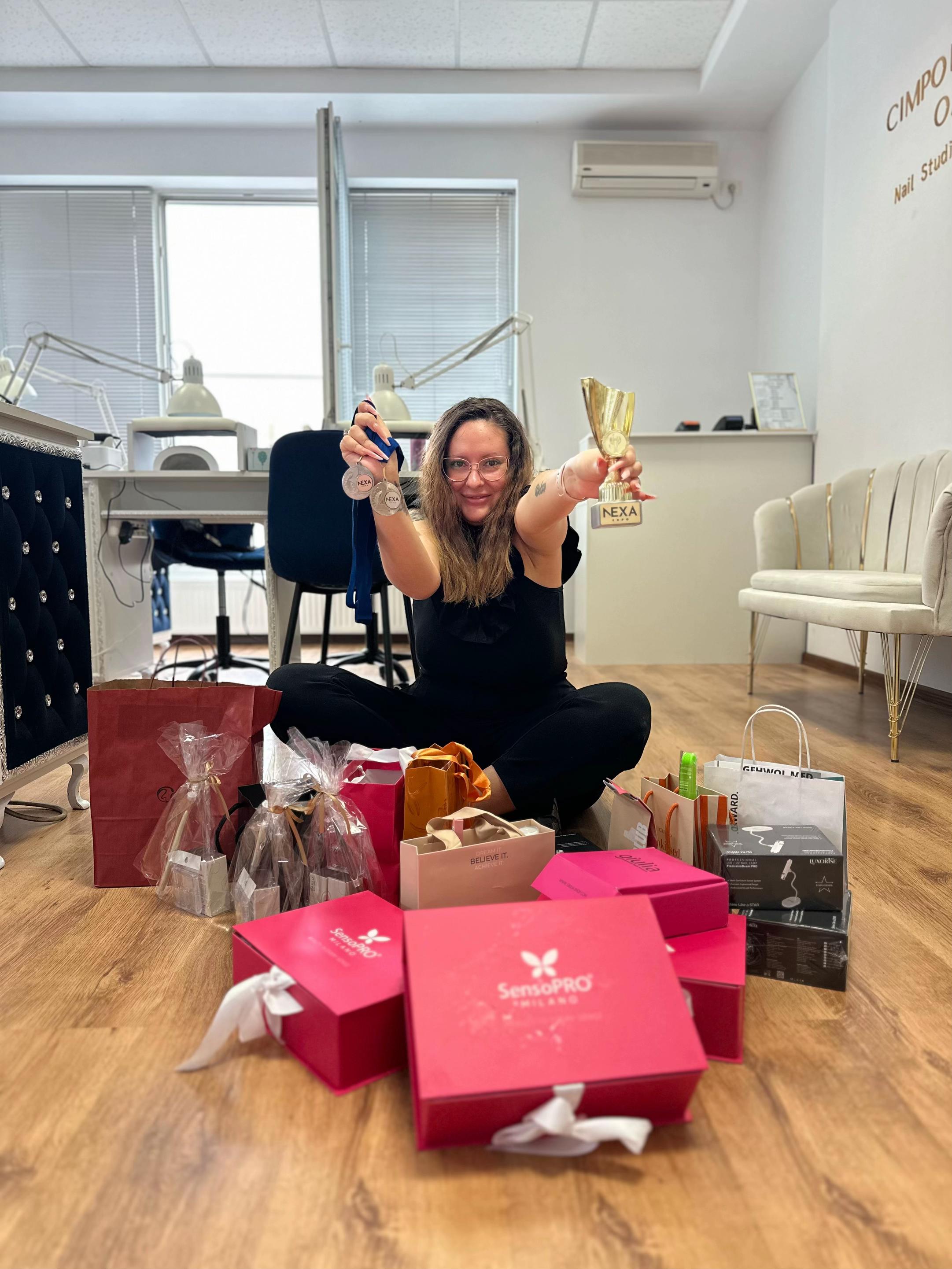 @Oana Cimponerescu.Nail Trainer