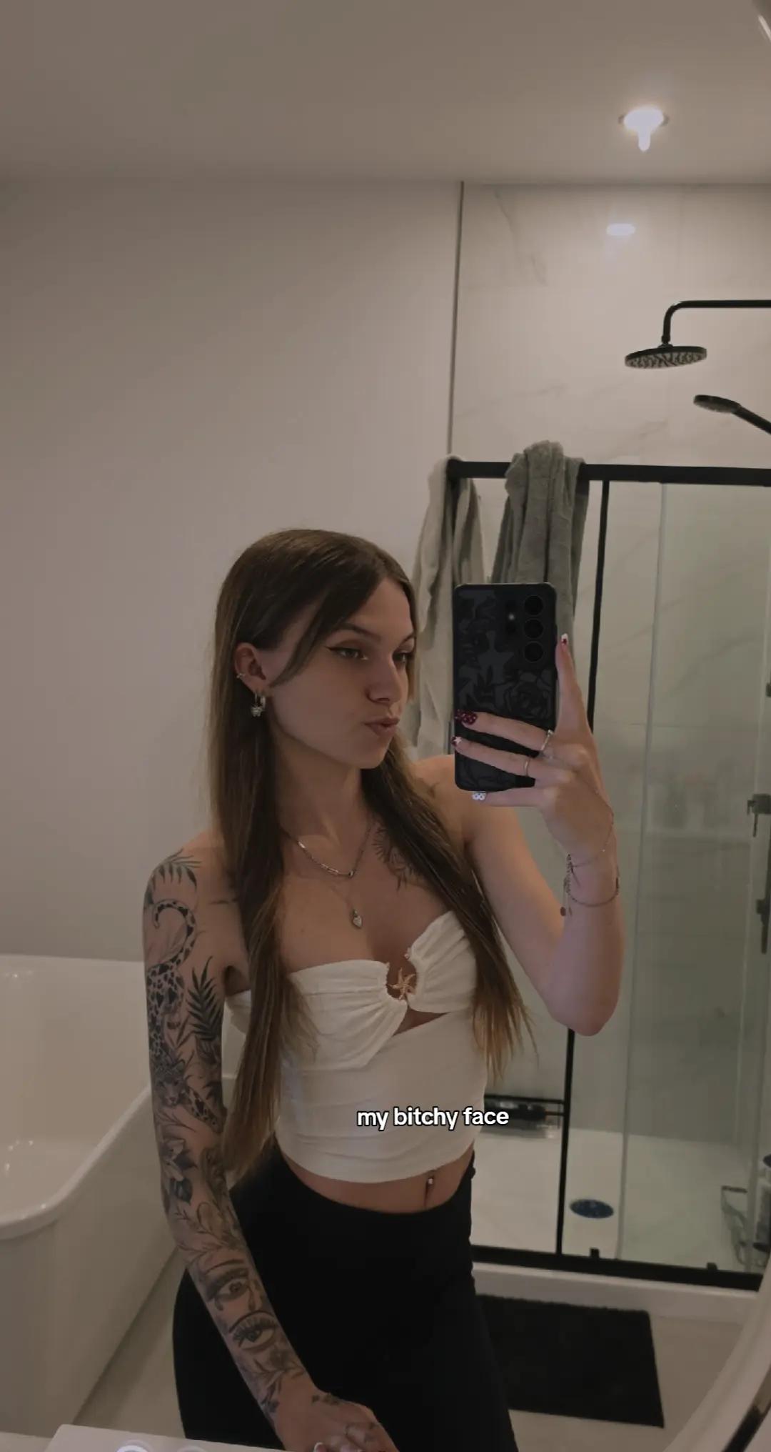 @H&eacute;l&eacute;na🖤