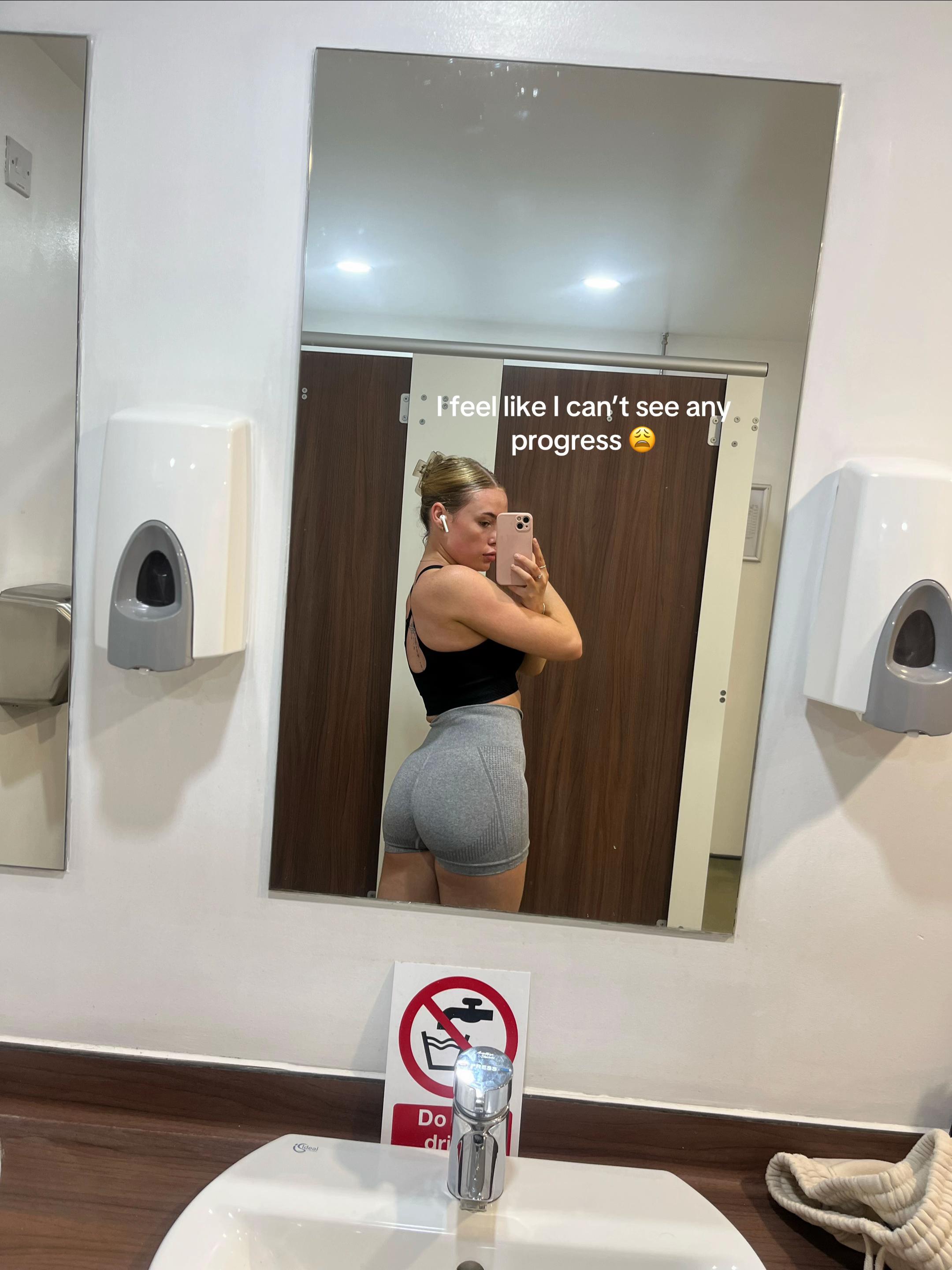 @Laralou