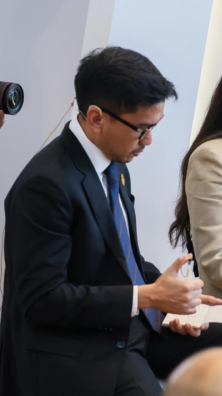 @AYOEK