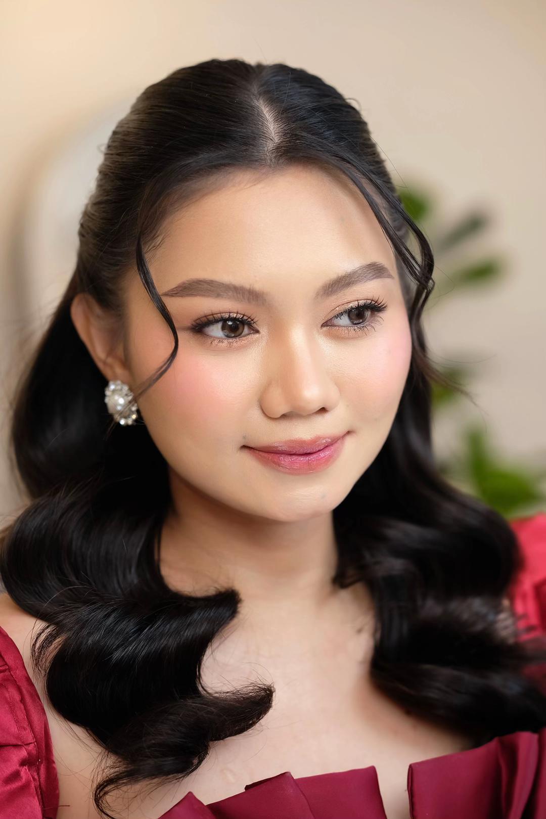 @applegayemakeupartist