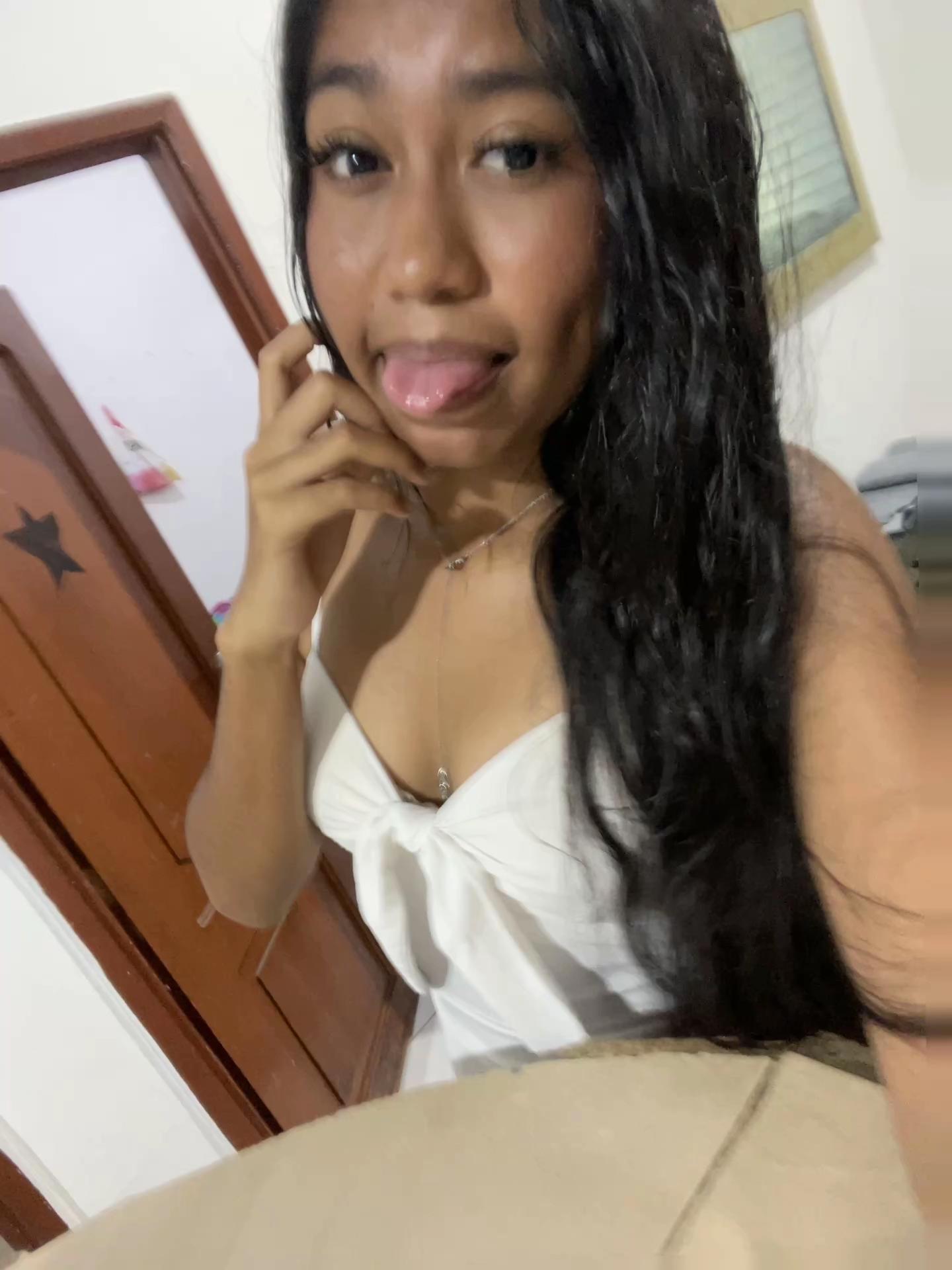 @. 🧔🏽&zwj;♀️الفخذين