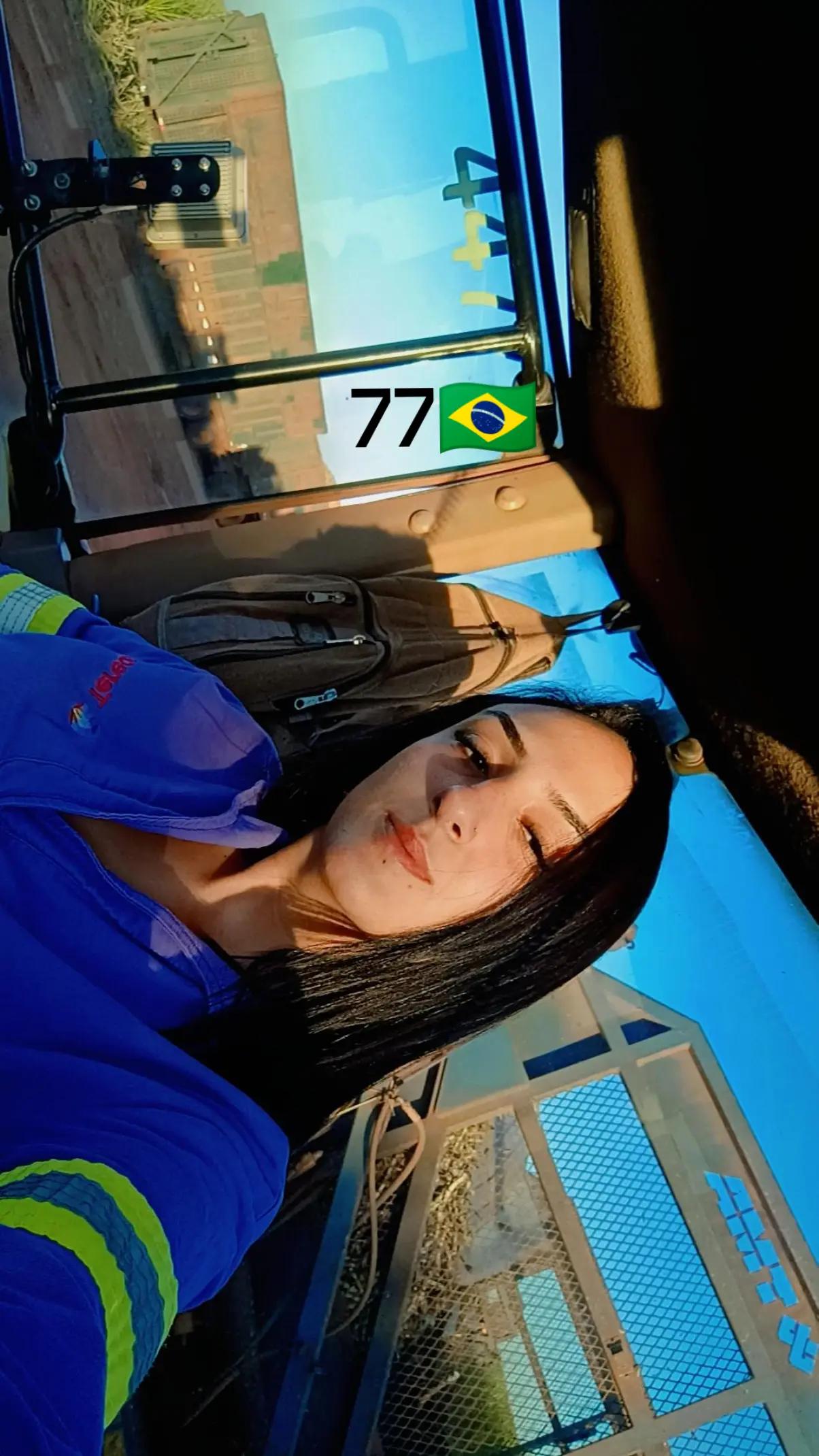 @JuliaHelena