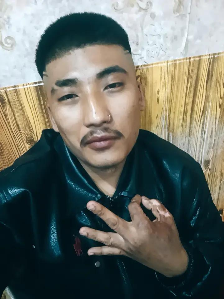 @Sarkar Simson Hood