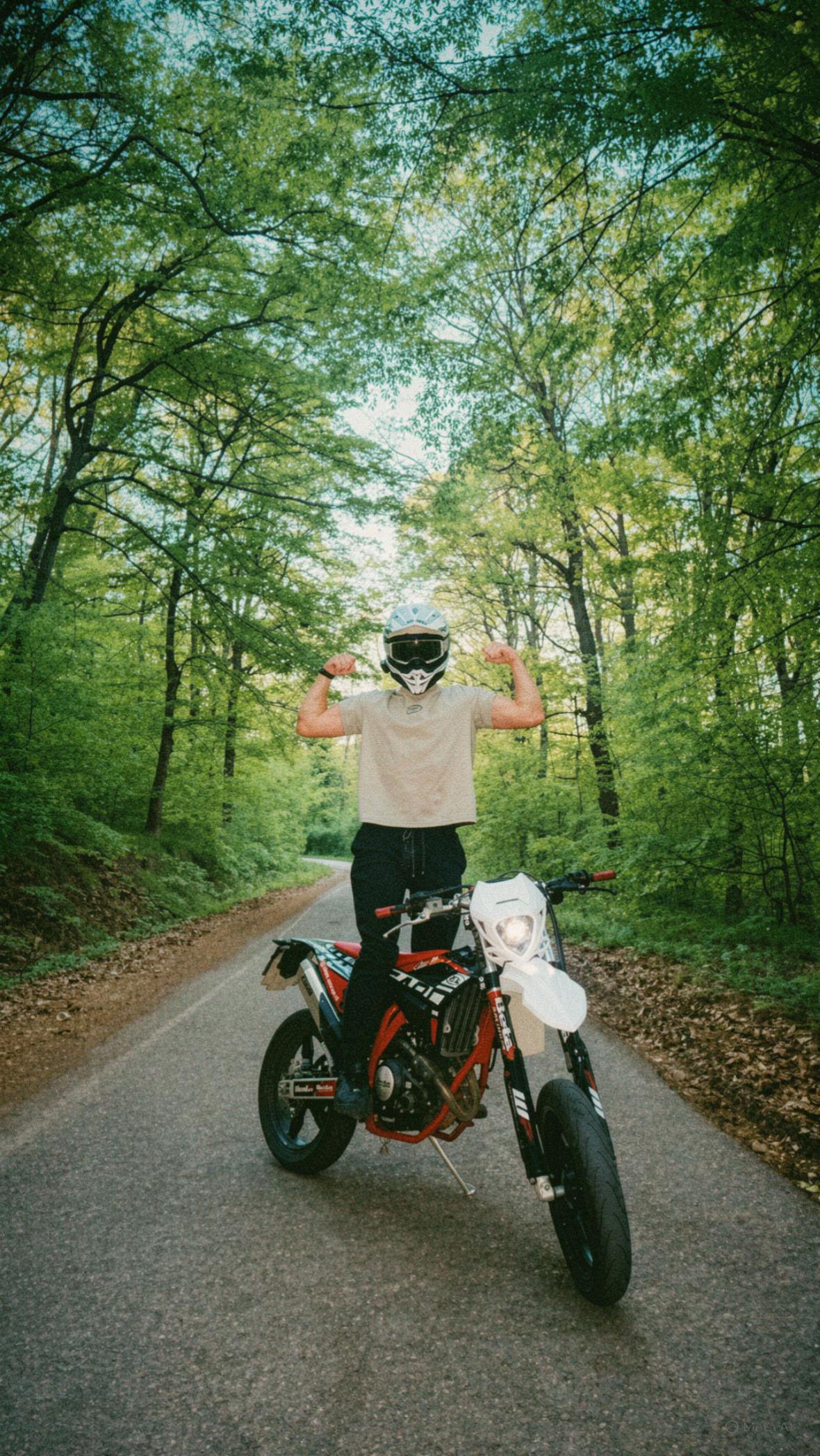 @𝑹.𝑹