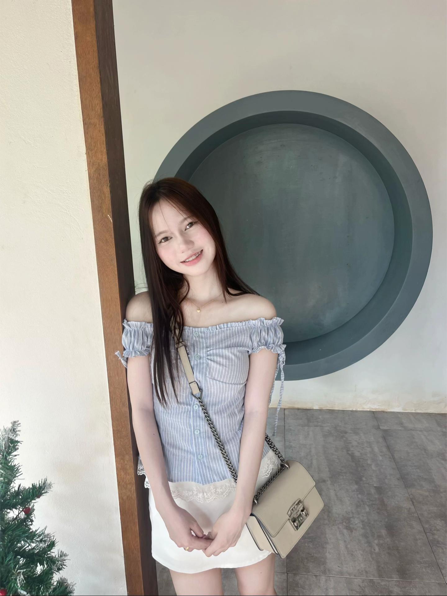 @แก้มที่ใส่รีสีชมพู