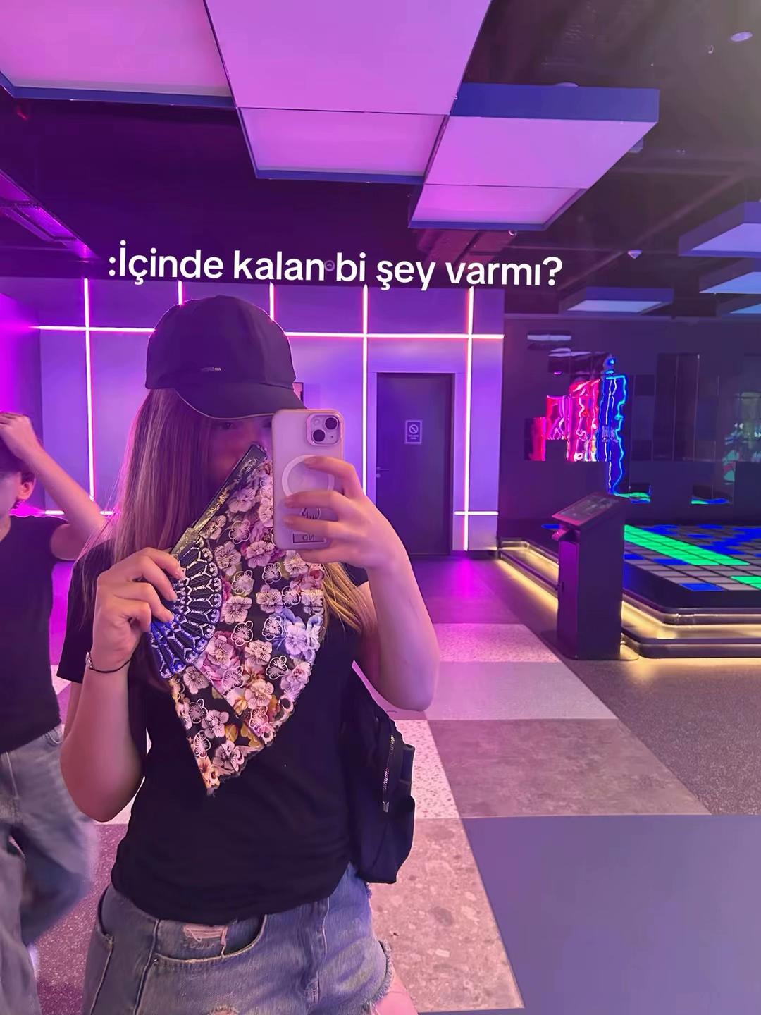 @Elifnisaw
