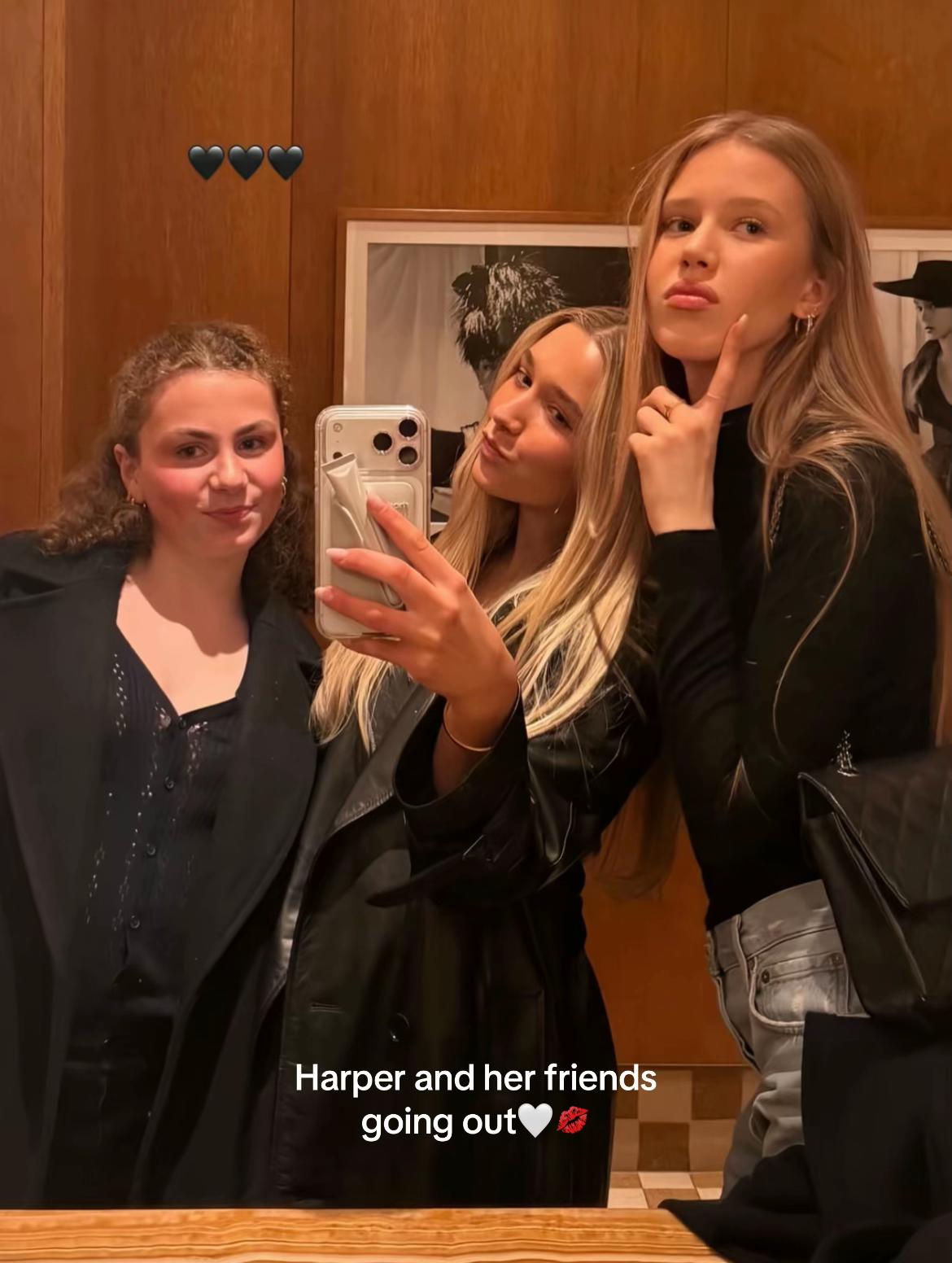 @harperbeckham (fan page🤍🪽)