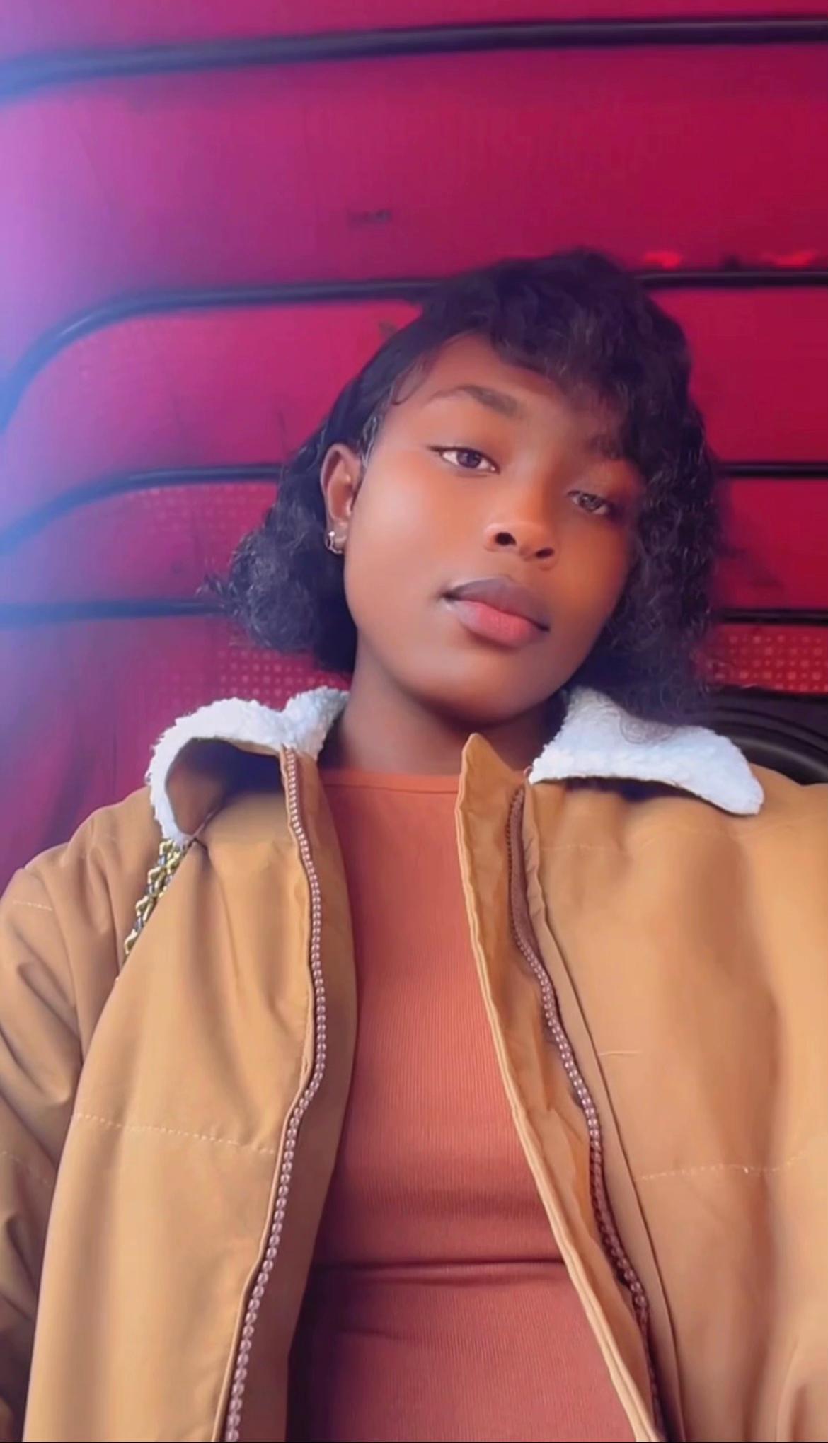 @𝓕𝓮𝔂🌸