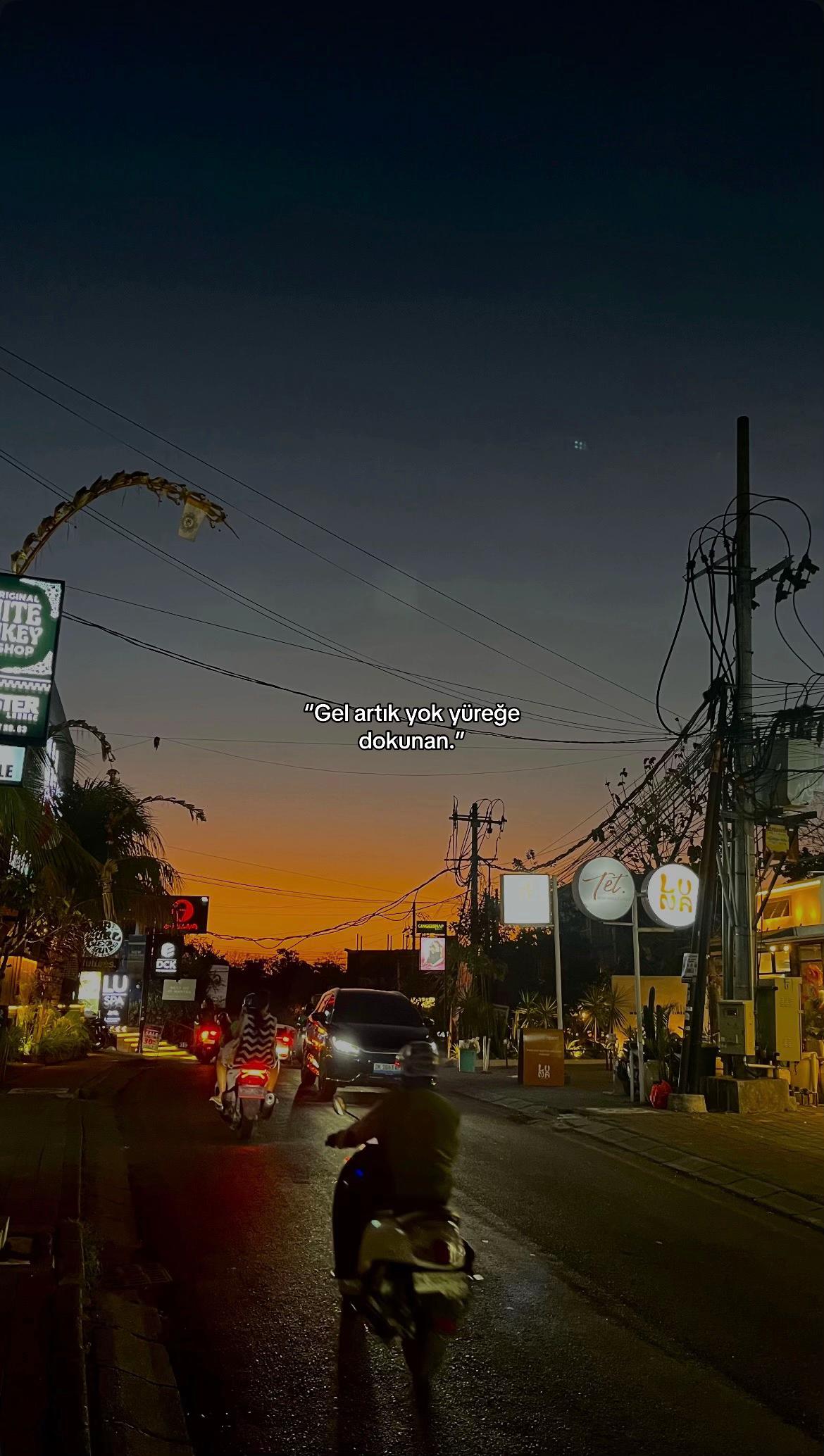 @ℰ