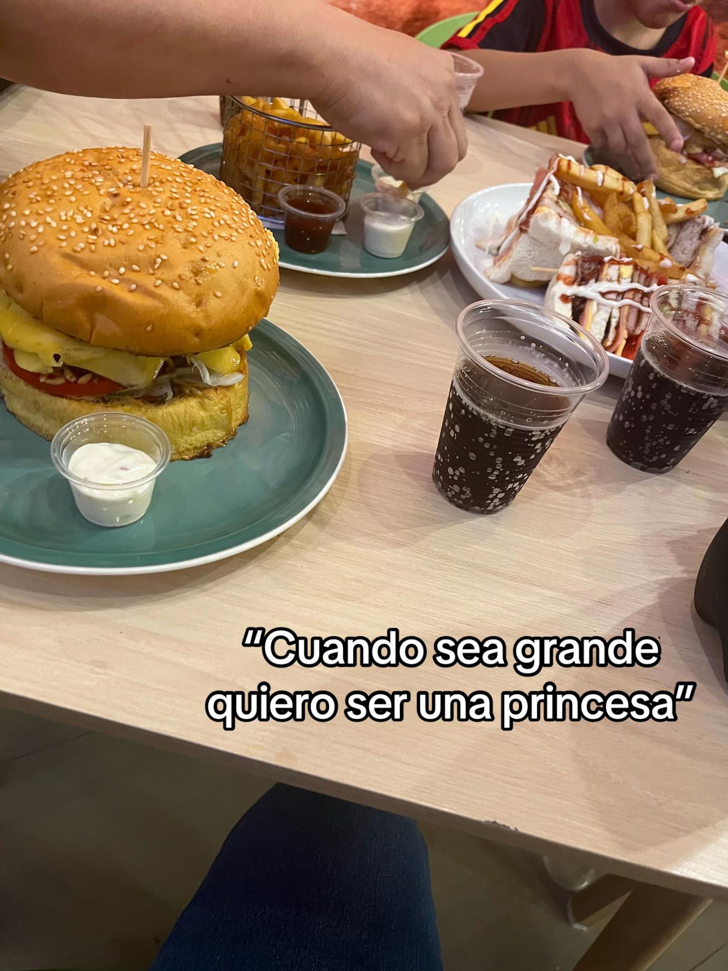 @𝓣𝓸𝓿𝓪𝓻 💗