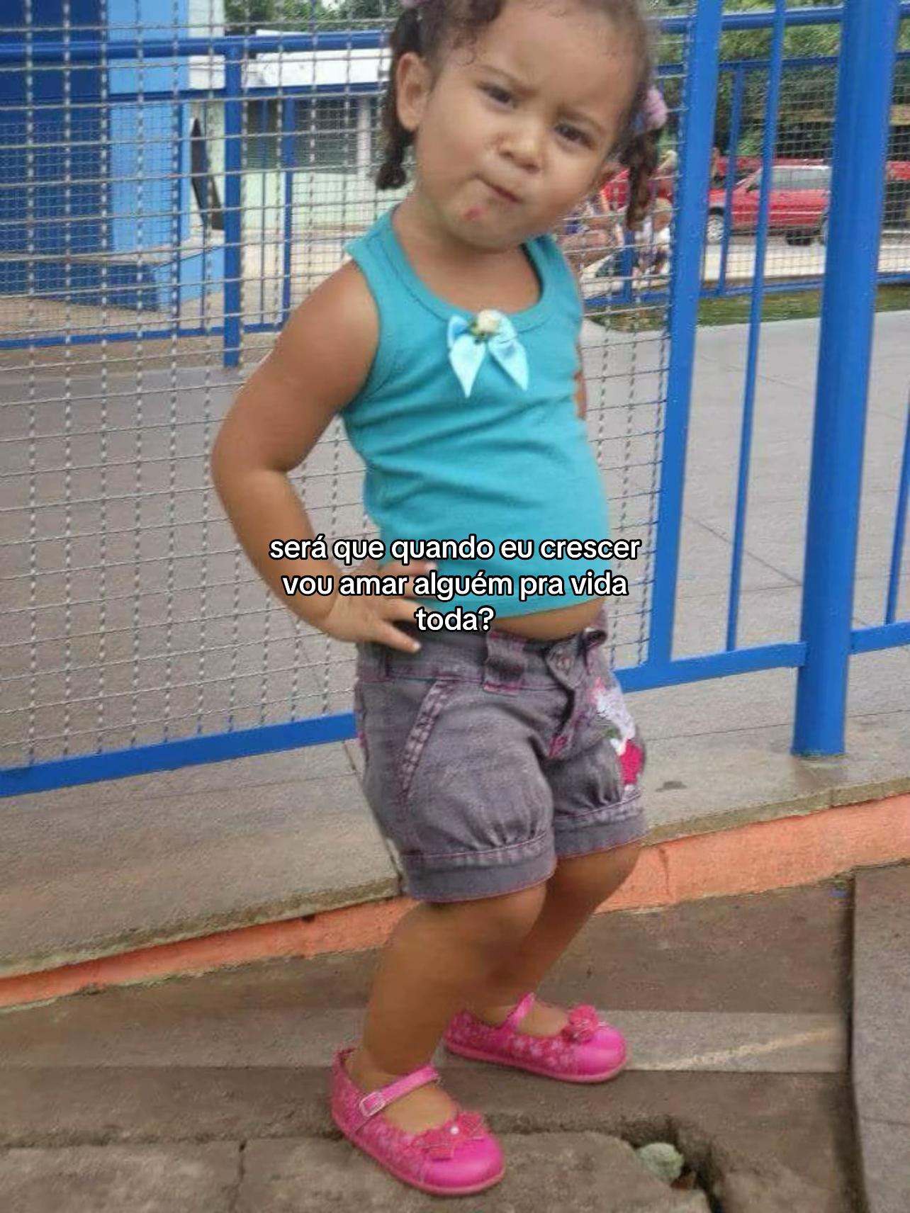 @P É T A L A