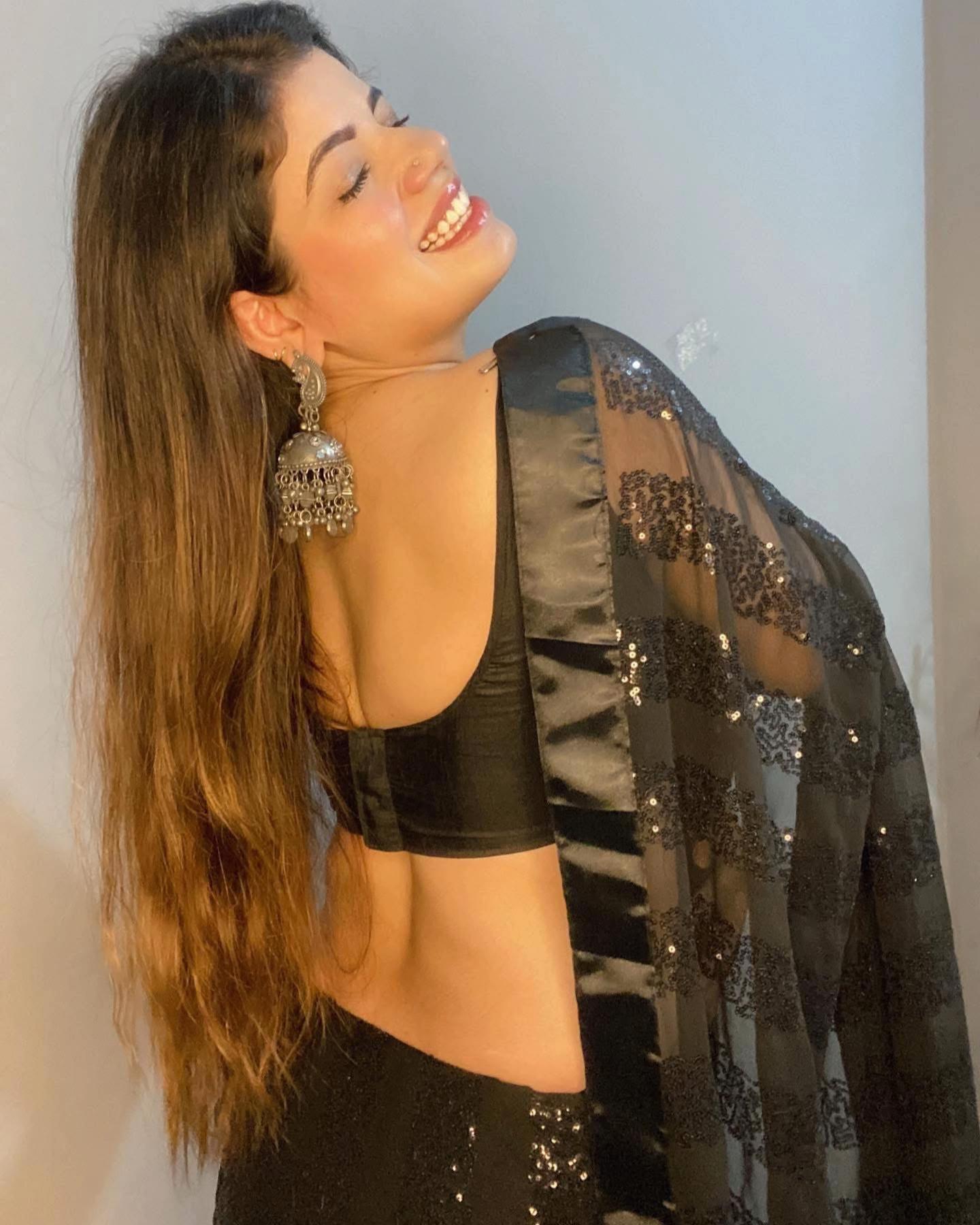 @Ayesha 🇮🇳🇨🇦