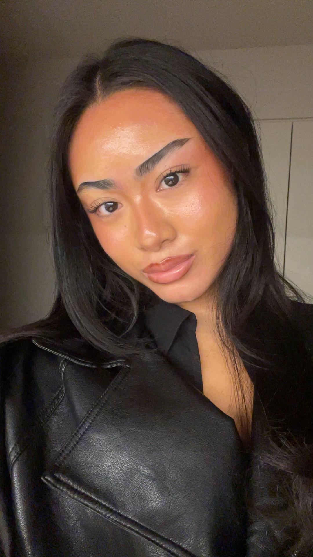 @TH💋NIA