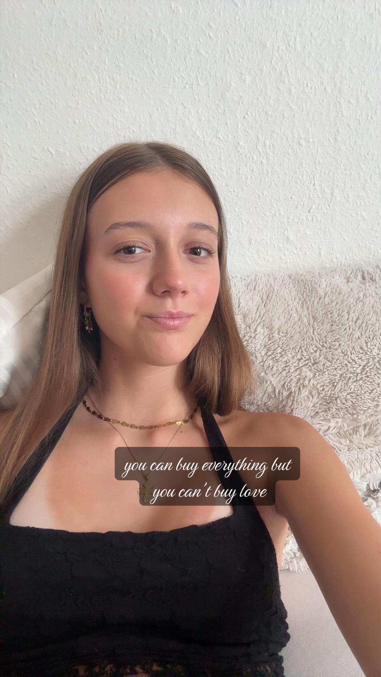 @𝒜𝓃𝓃𝒶𝒷𝑒𝓁𝓁♡