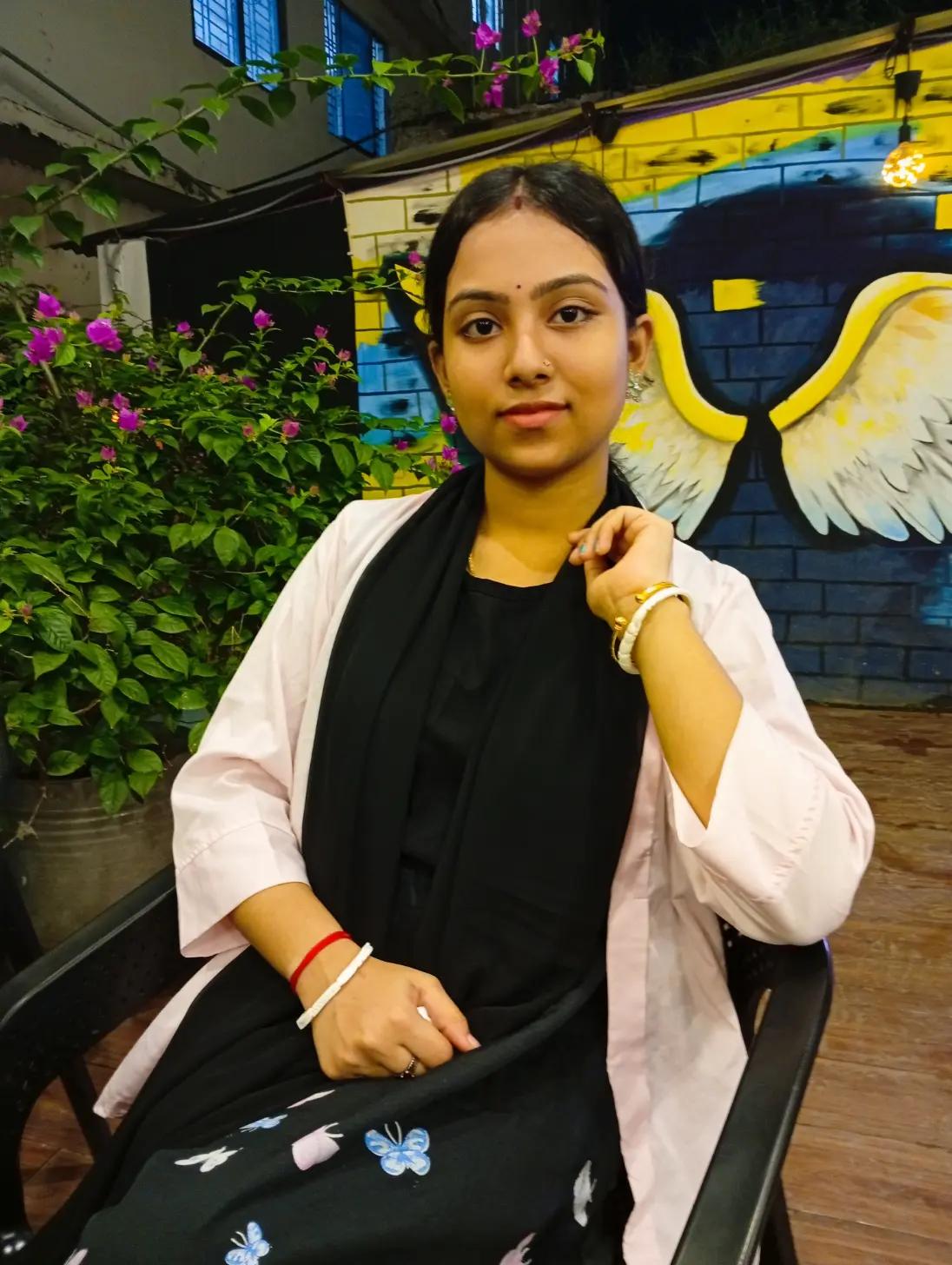 @✨Ratri Roy🌼