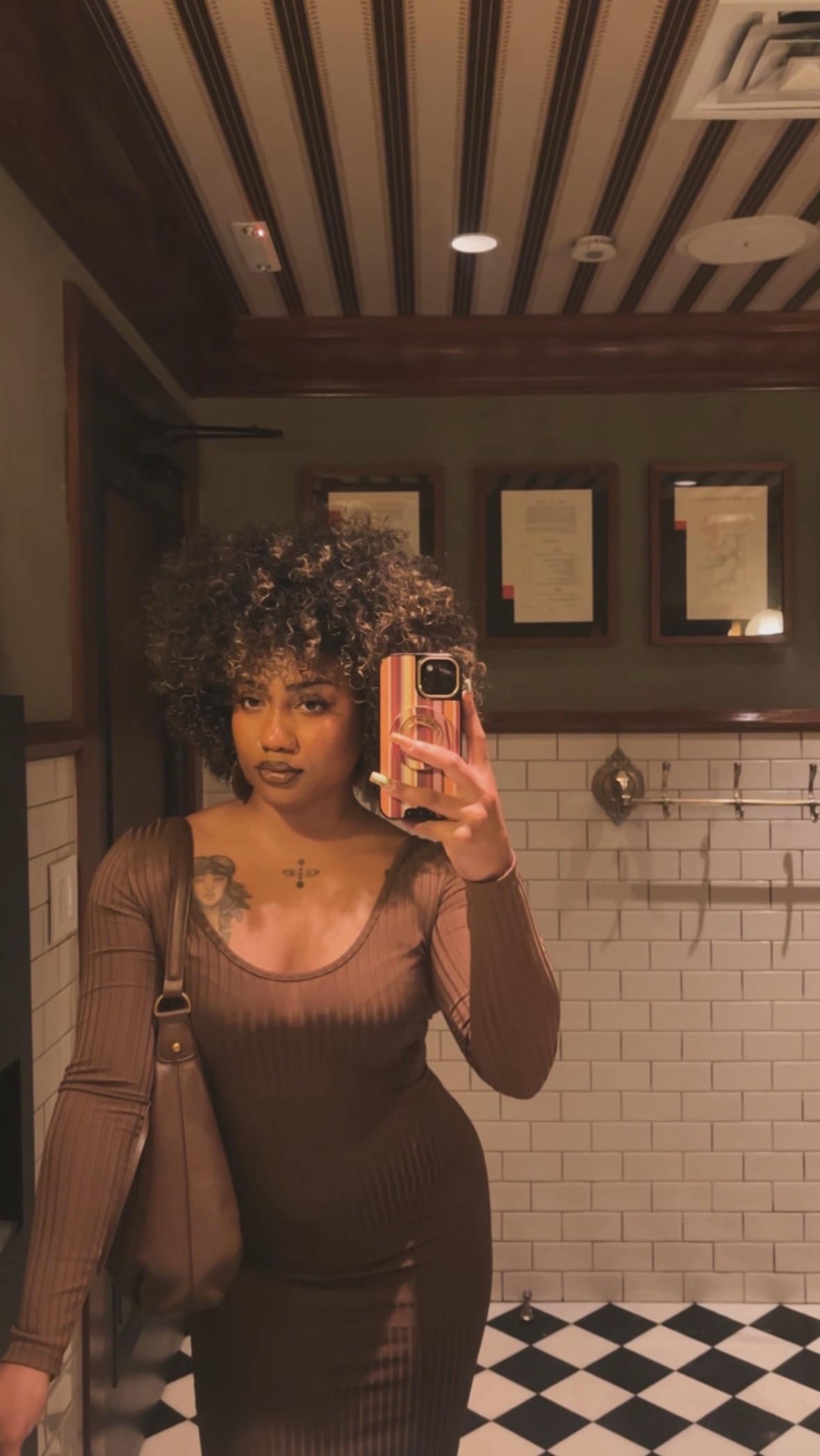 @curlybeviie