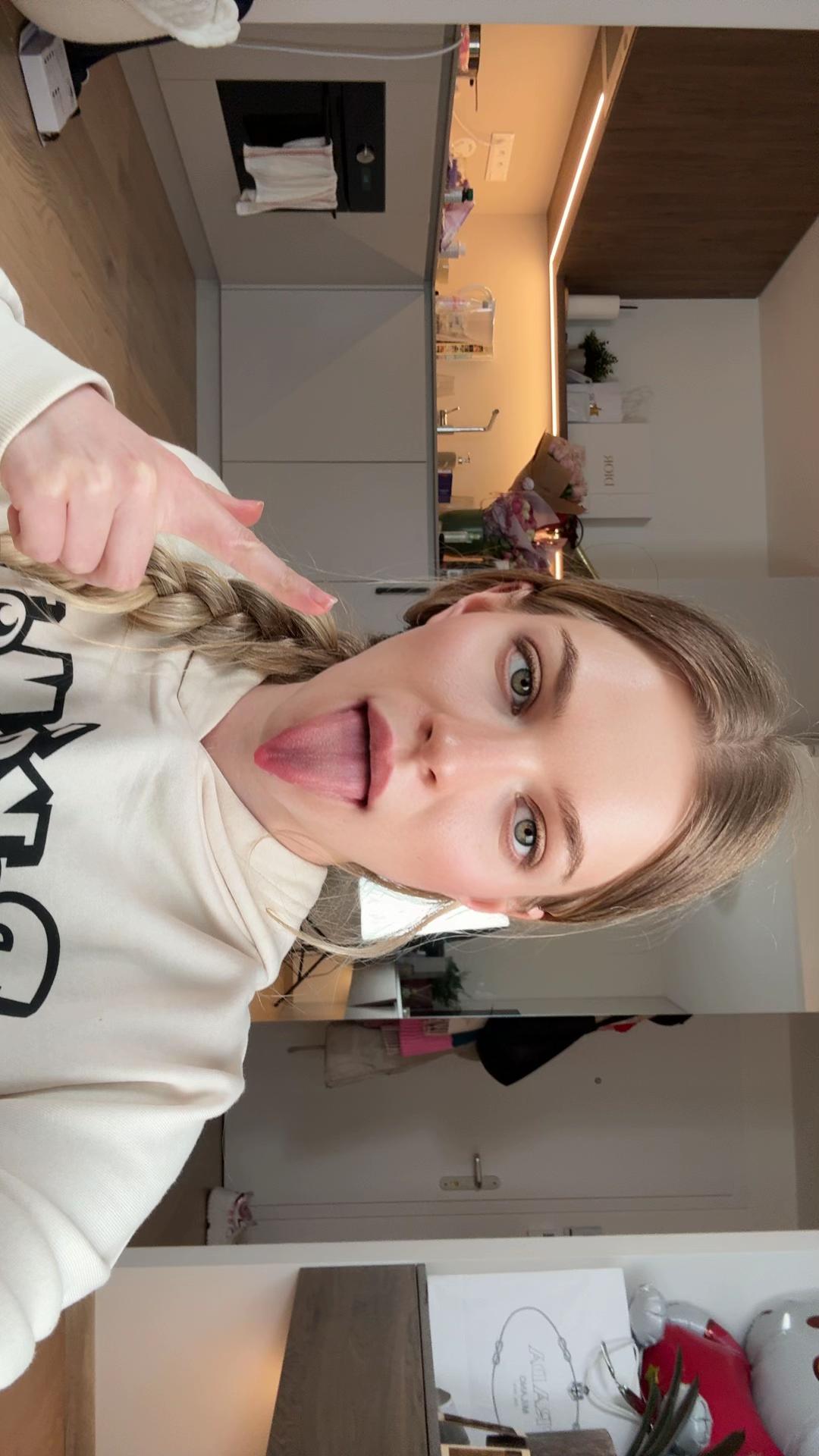 @Bella