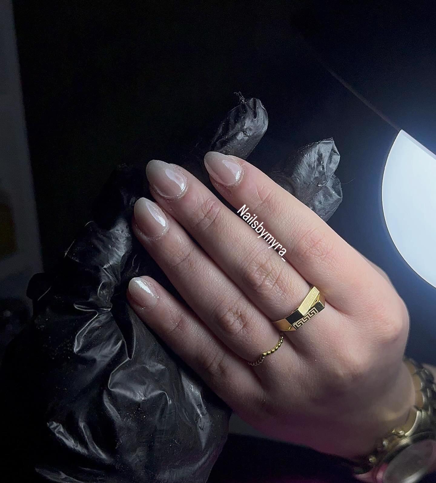 @Nailsbymyra_