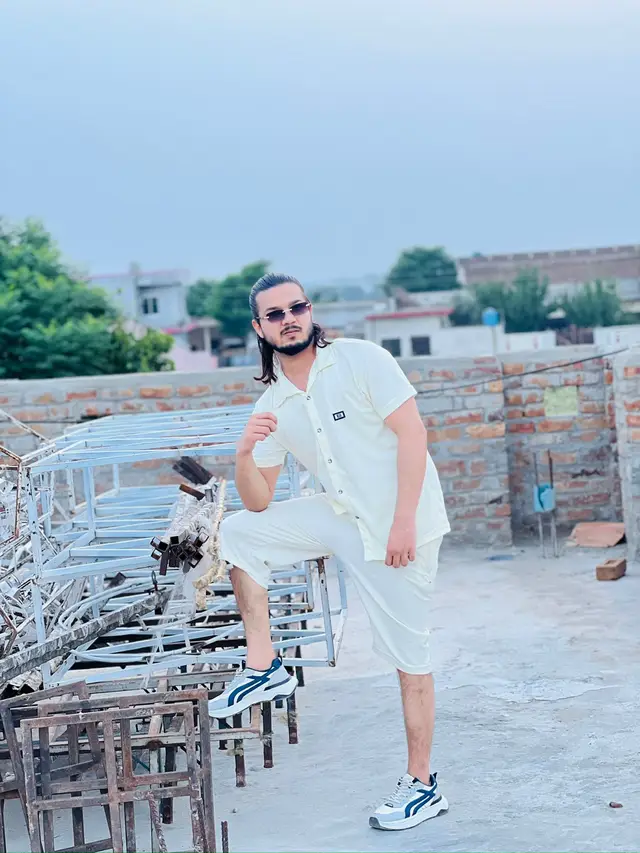 @👑 نَواب زادَہ💫