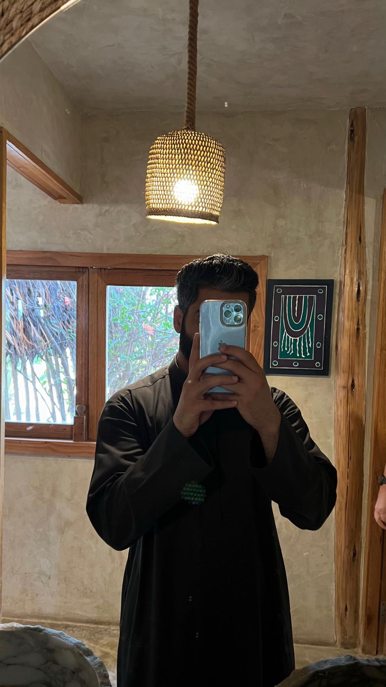 @٣