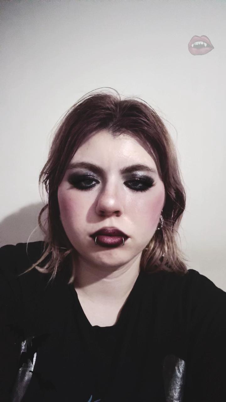 @👻