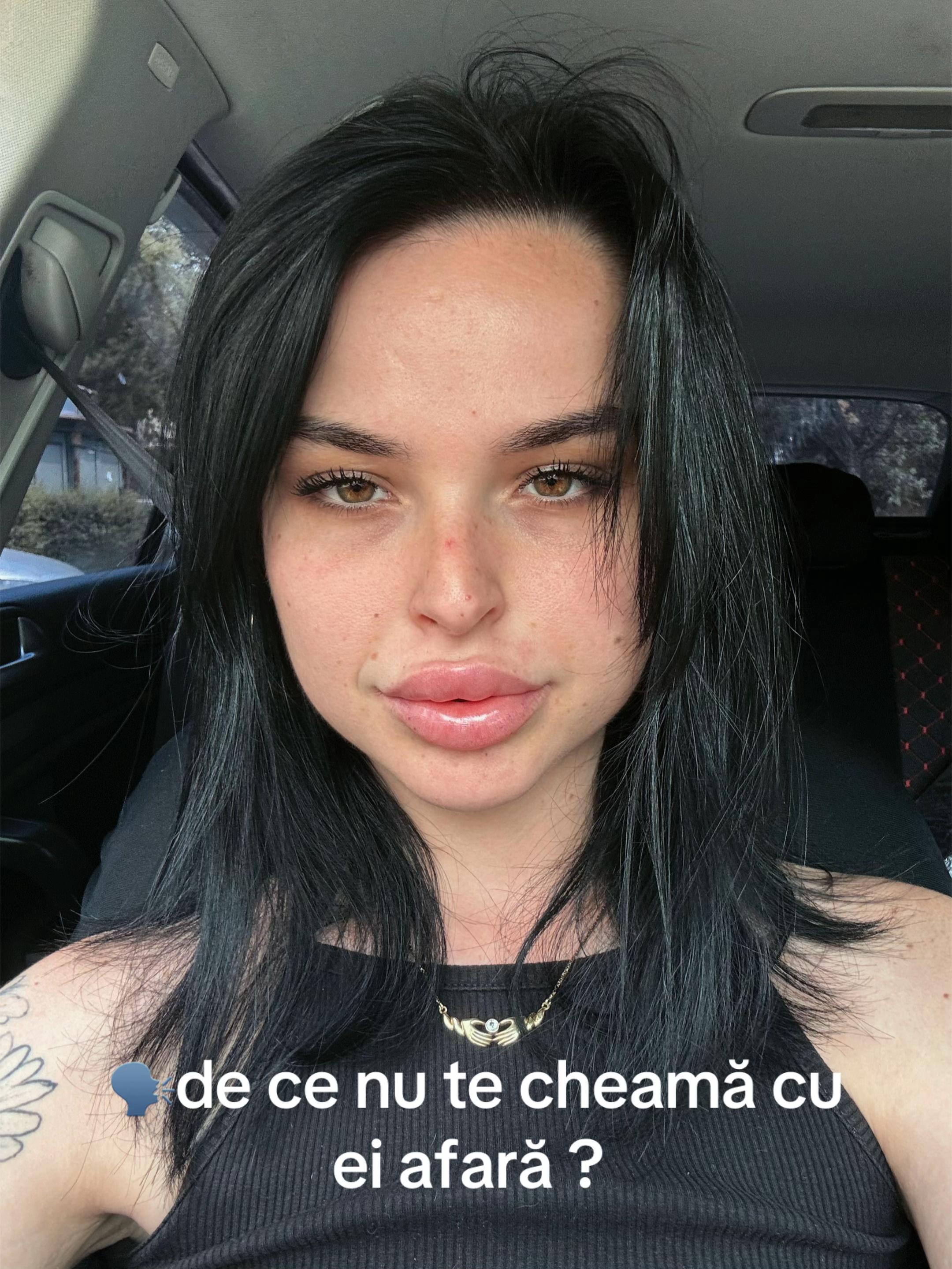 @Lari🌸