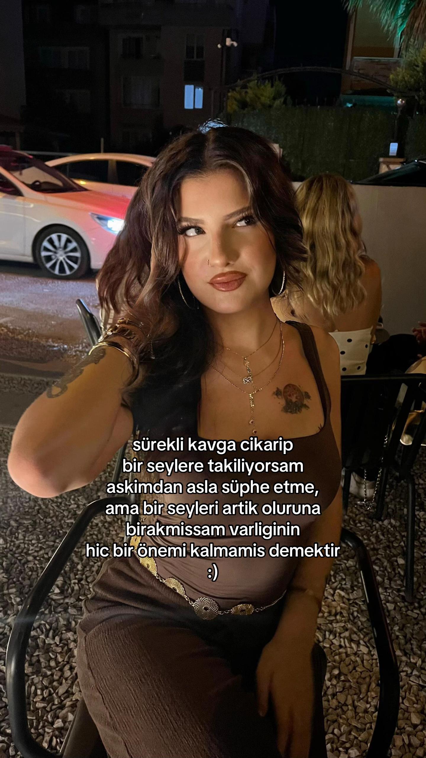 @Azra Eşref
