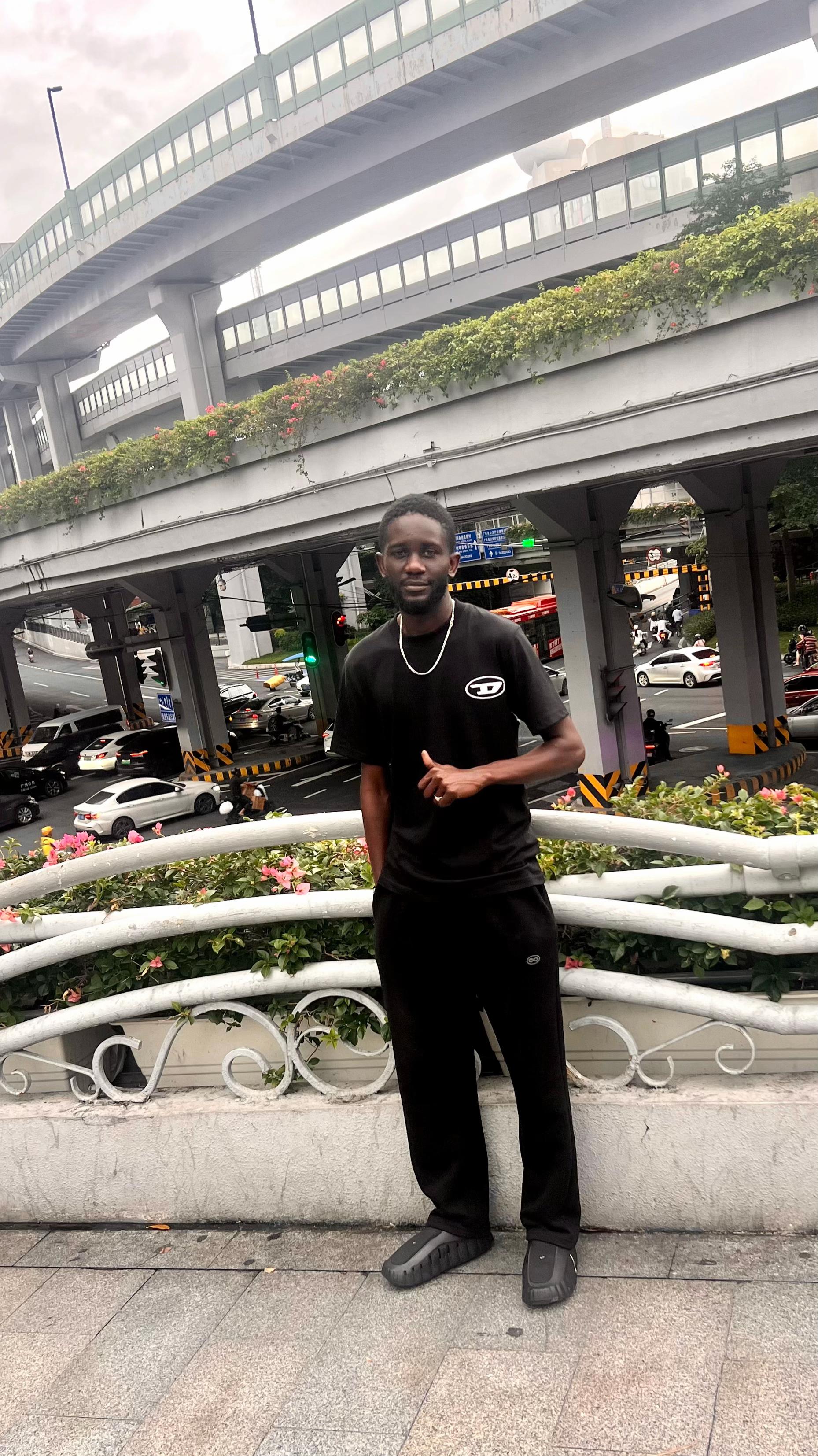 @Dave Jvllow 🇸🇳