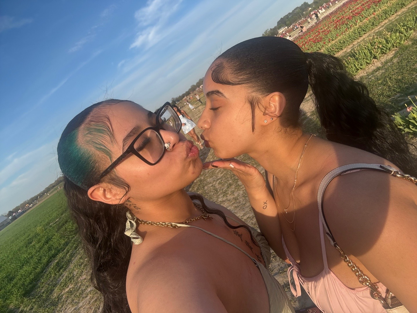 @1tealhairedgirll
