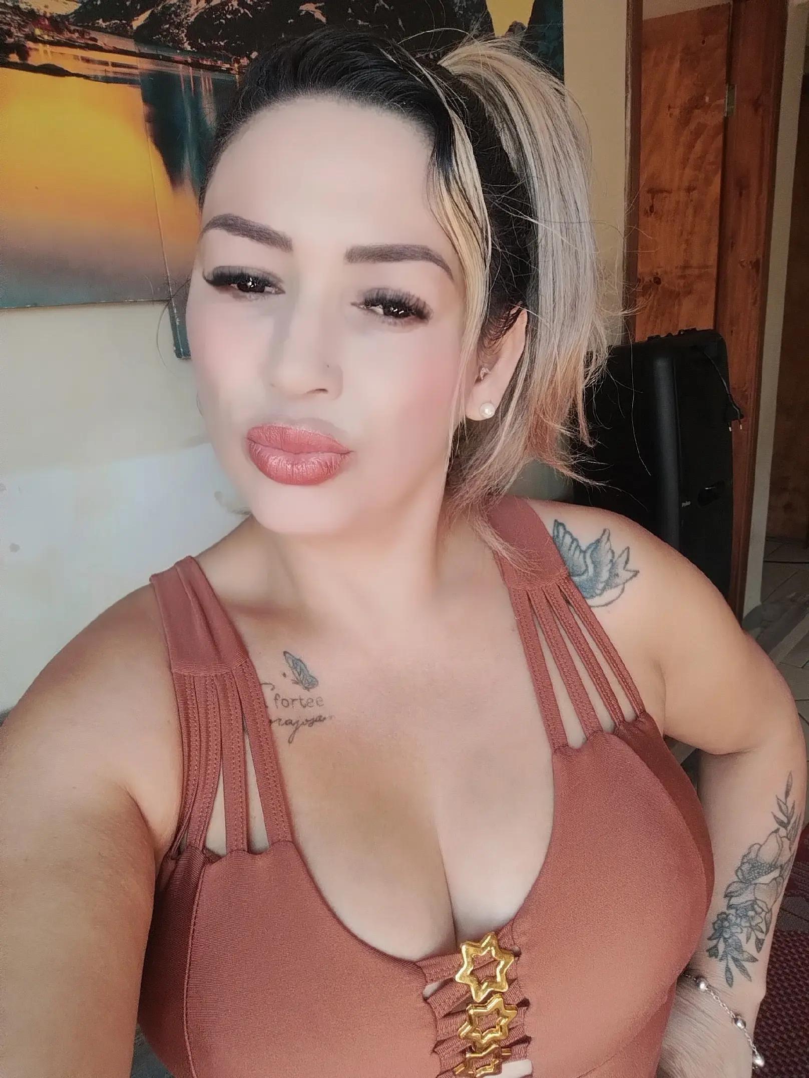 @T&acirc;nia Lara