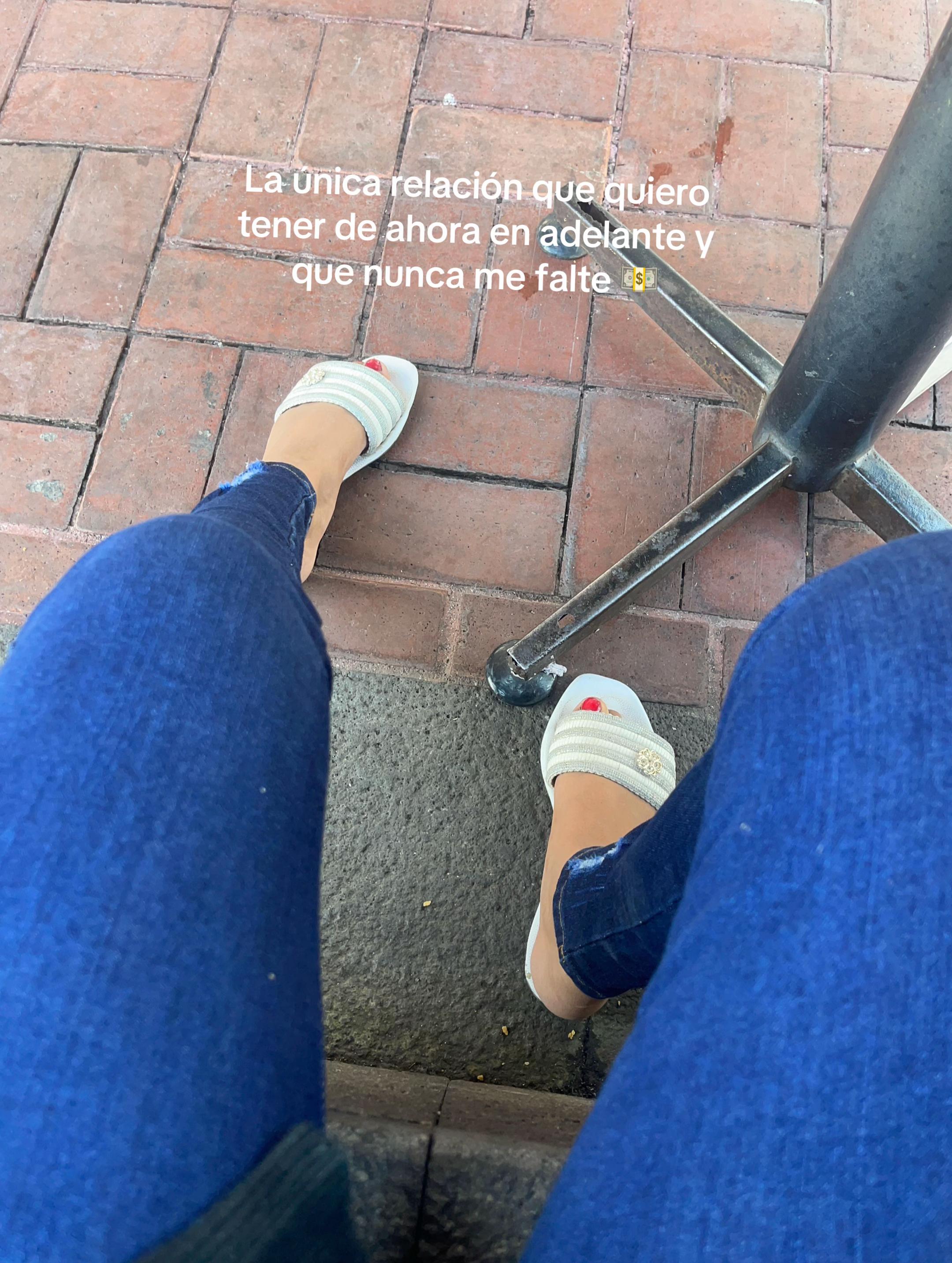 @🦦