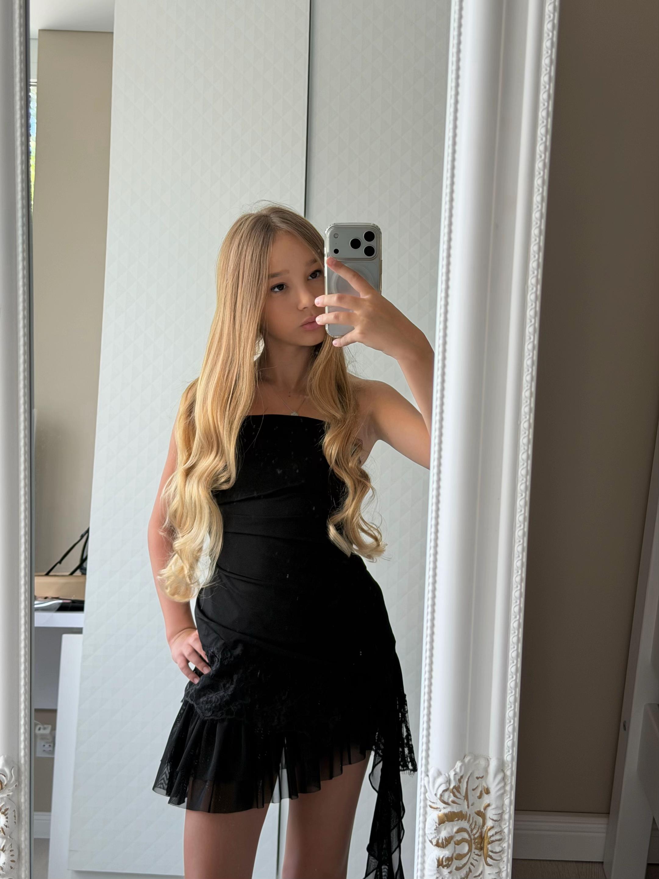 @𝐧𝐞𝐨𝐧𝐢𝐥𝐚