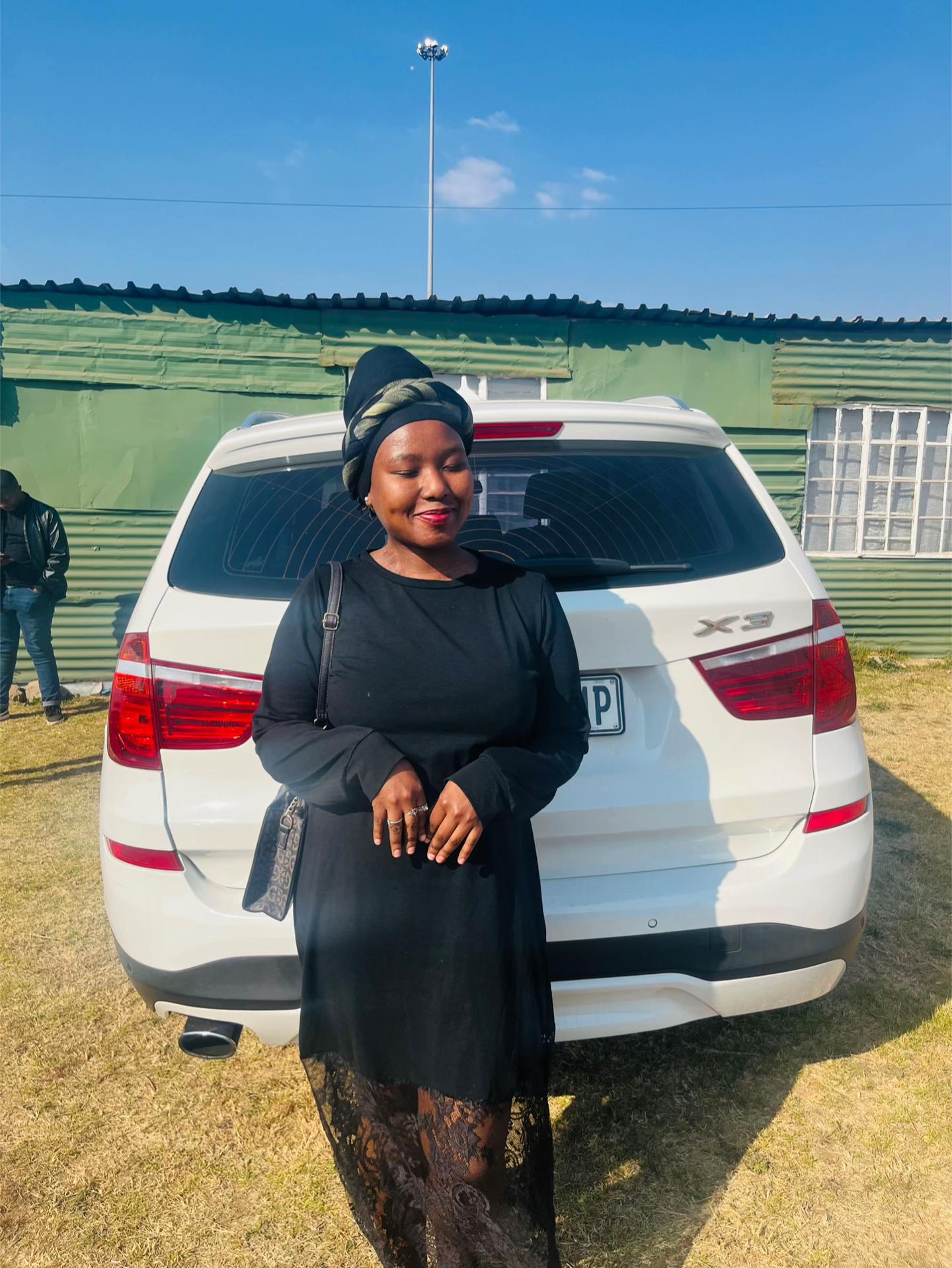 @Nomhlekhabo06