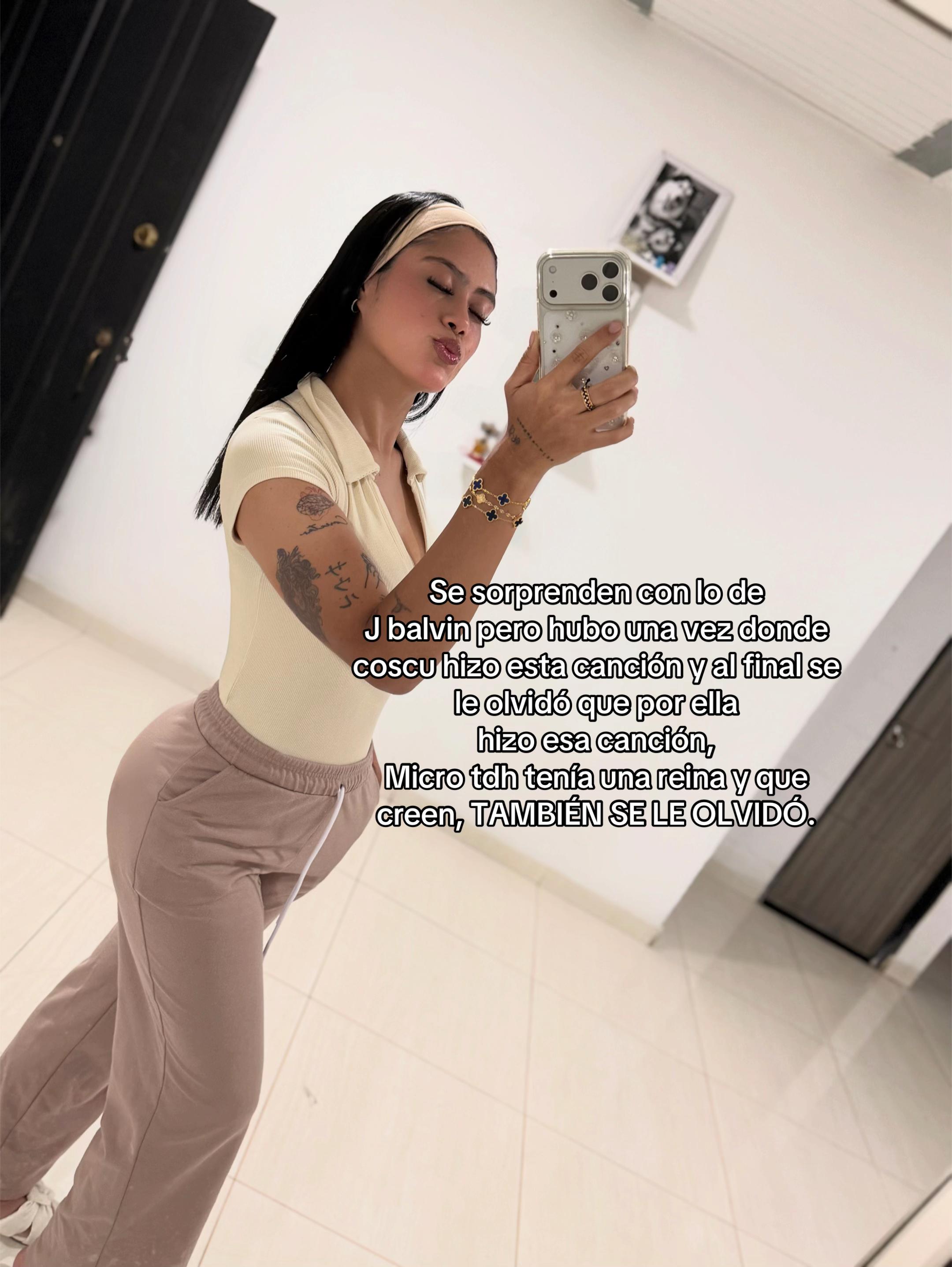 @soyhillary_04