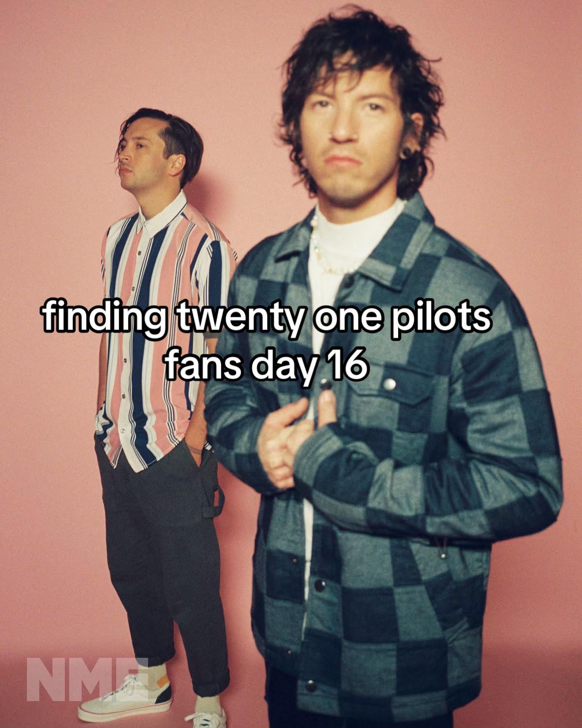 @mia |-/