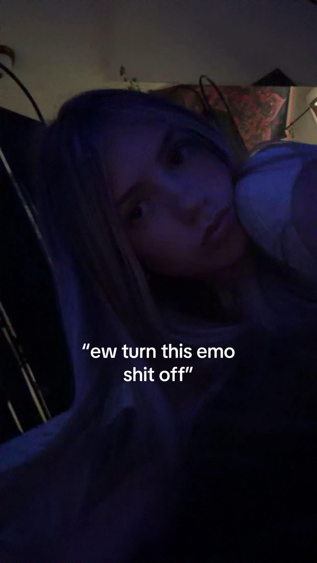 @🦦