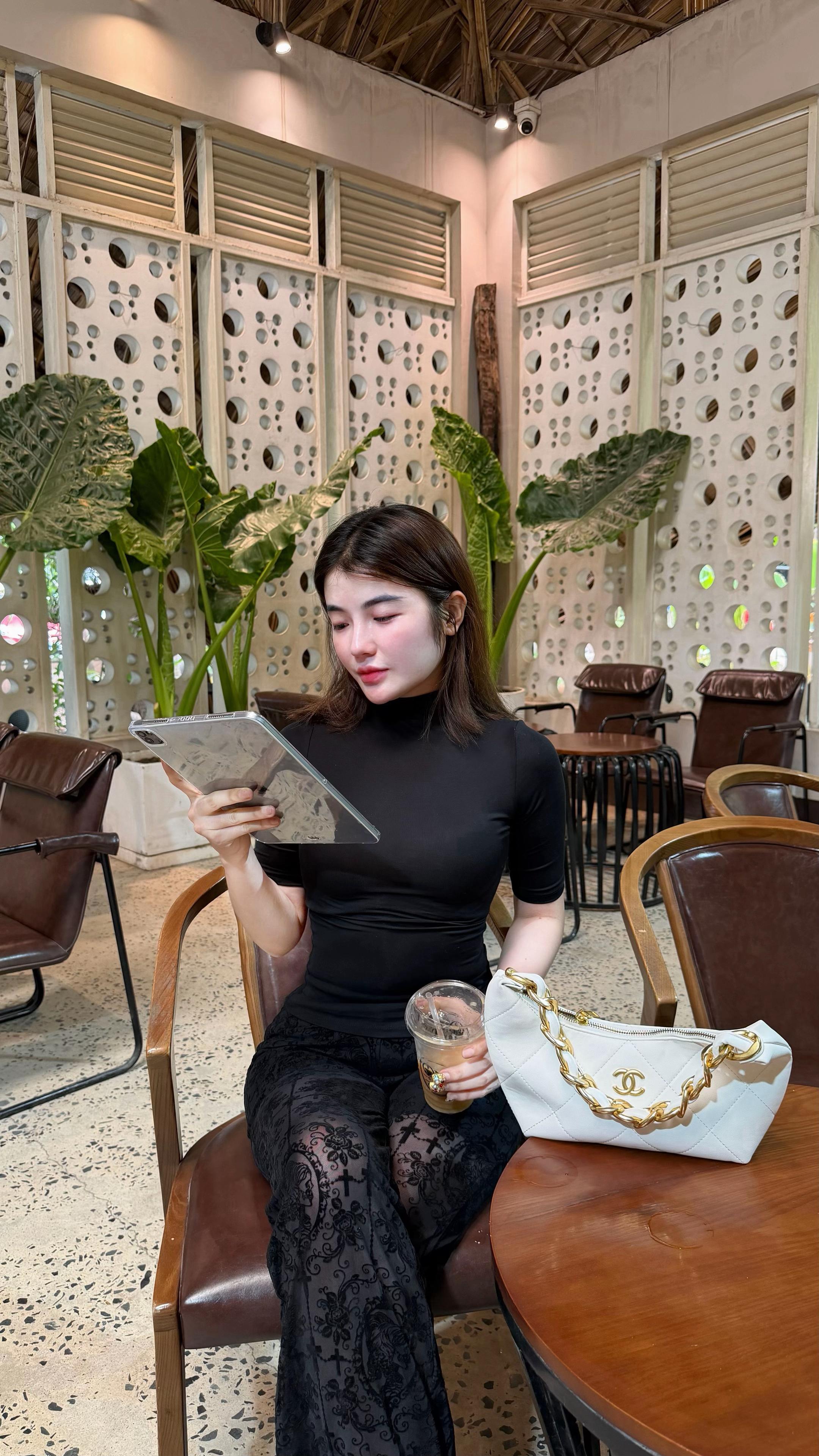 @Je Nea CEO
