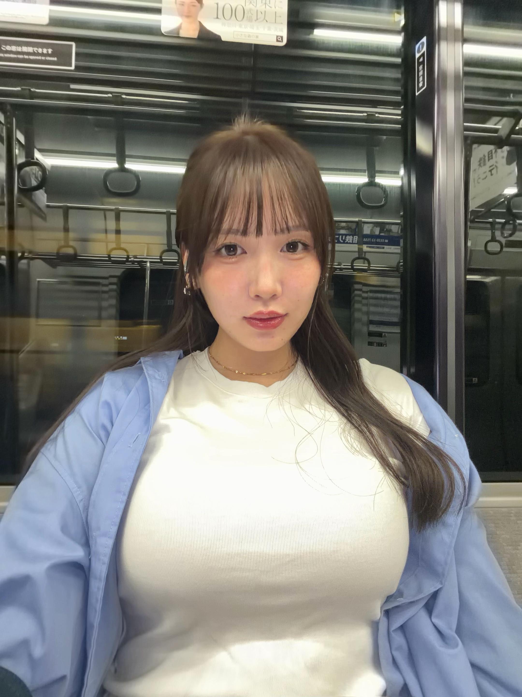 @ひとみやで