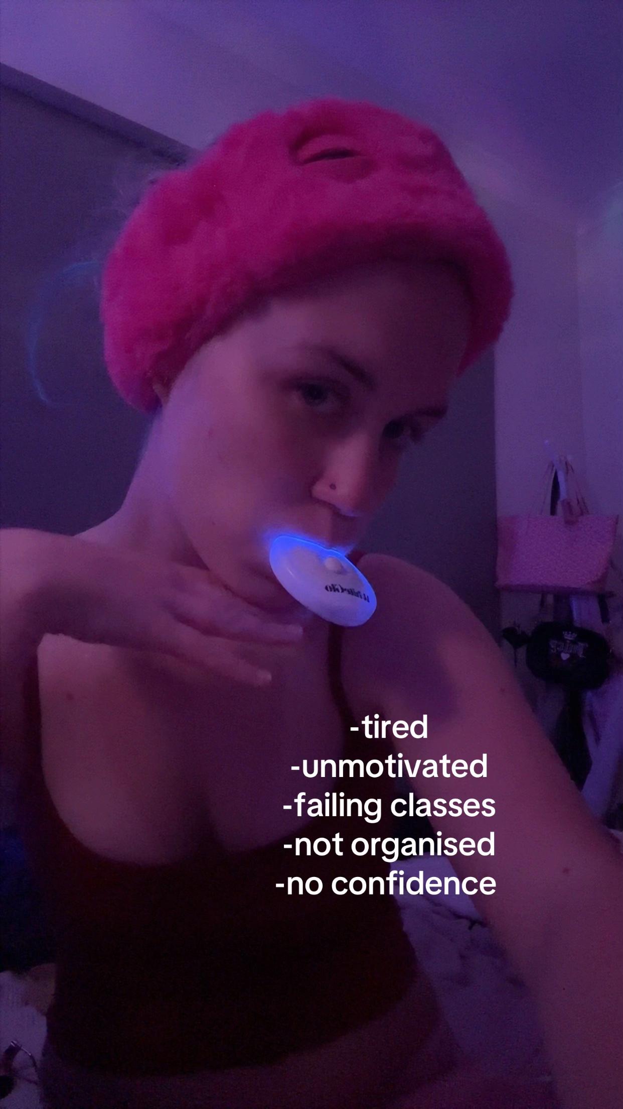 @unironicallyblonde