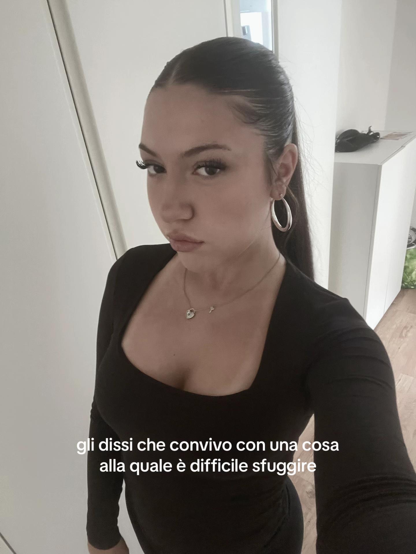 @𝒱